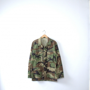 Vintage 90's distressed grunge camo jacket, military camo shirt, army camouflage fatigues, size medium - regular