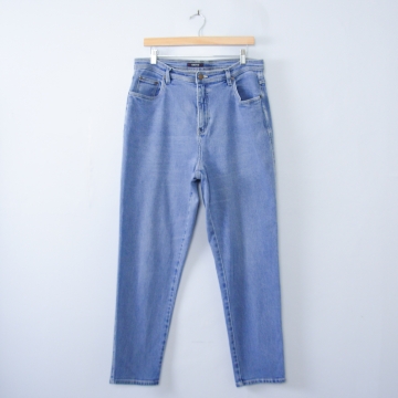 Vintage 90's light blue denim high waisted mom jeans with tapered leg, women's size 16