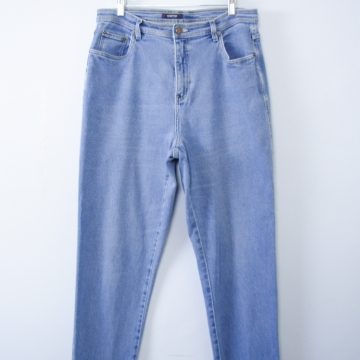 Vintage 90's light blue denim high waisted mom jeans with tapered leg, women's size 16