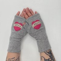 Upcycled cashmere gloves