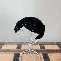 1950 Eva Mae black velvet crescent fascinator hat