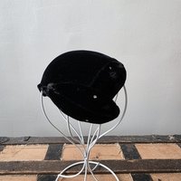 1950 Eva Mae black velvet crescent fascinator hat