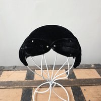 1950 Eva Mae black velvet crescent fascinator hat