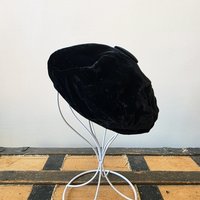 1940 silk black velvet beret tilt hat