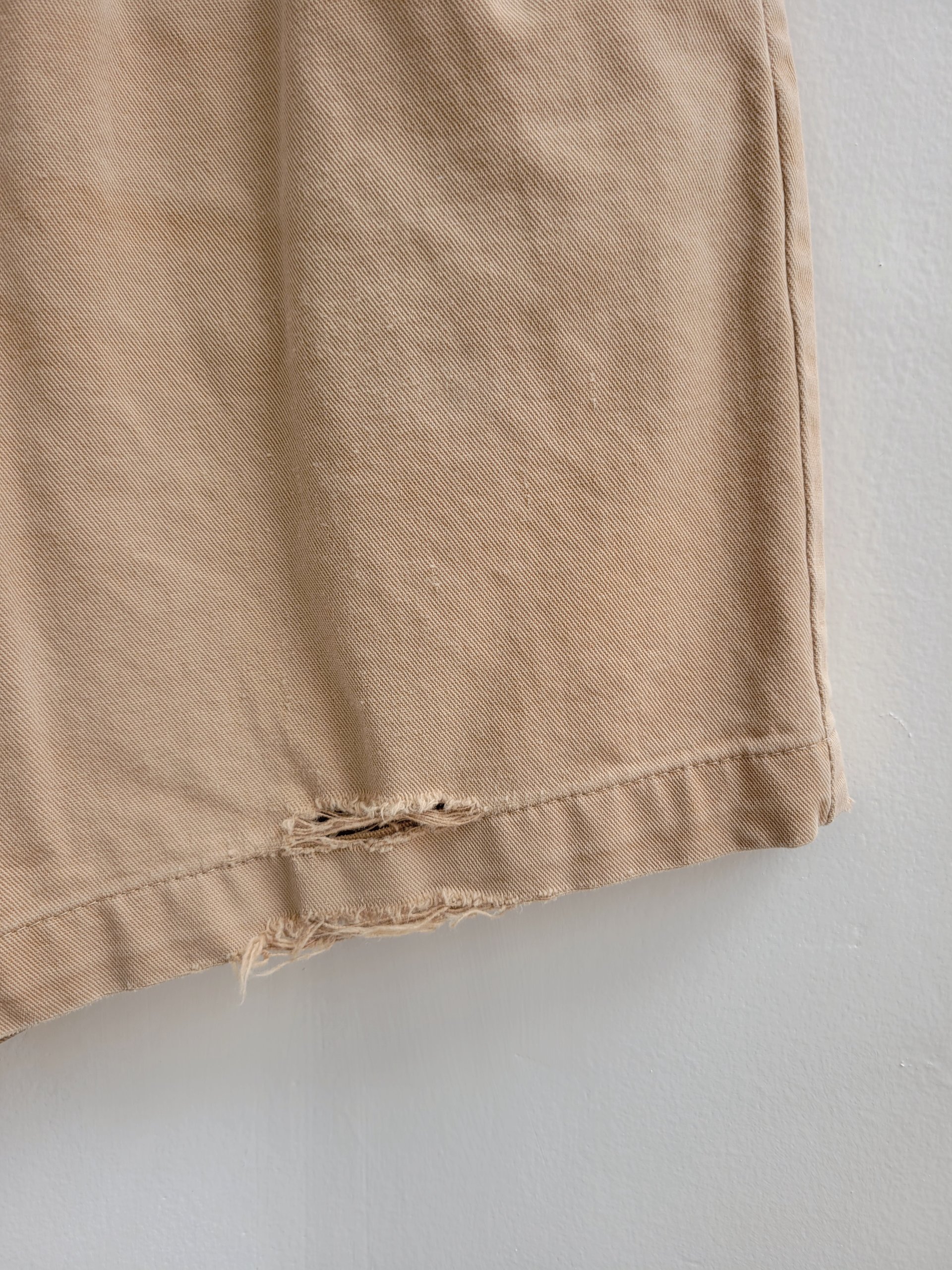 1990 INC distressed pleated khaki shorts, size 34