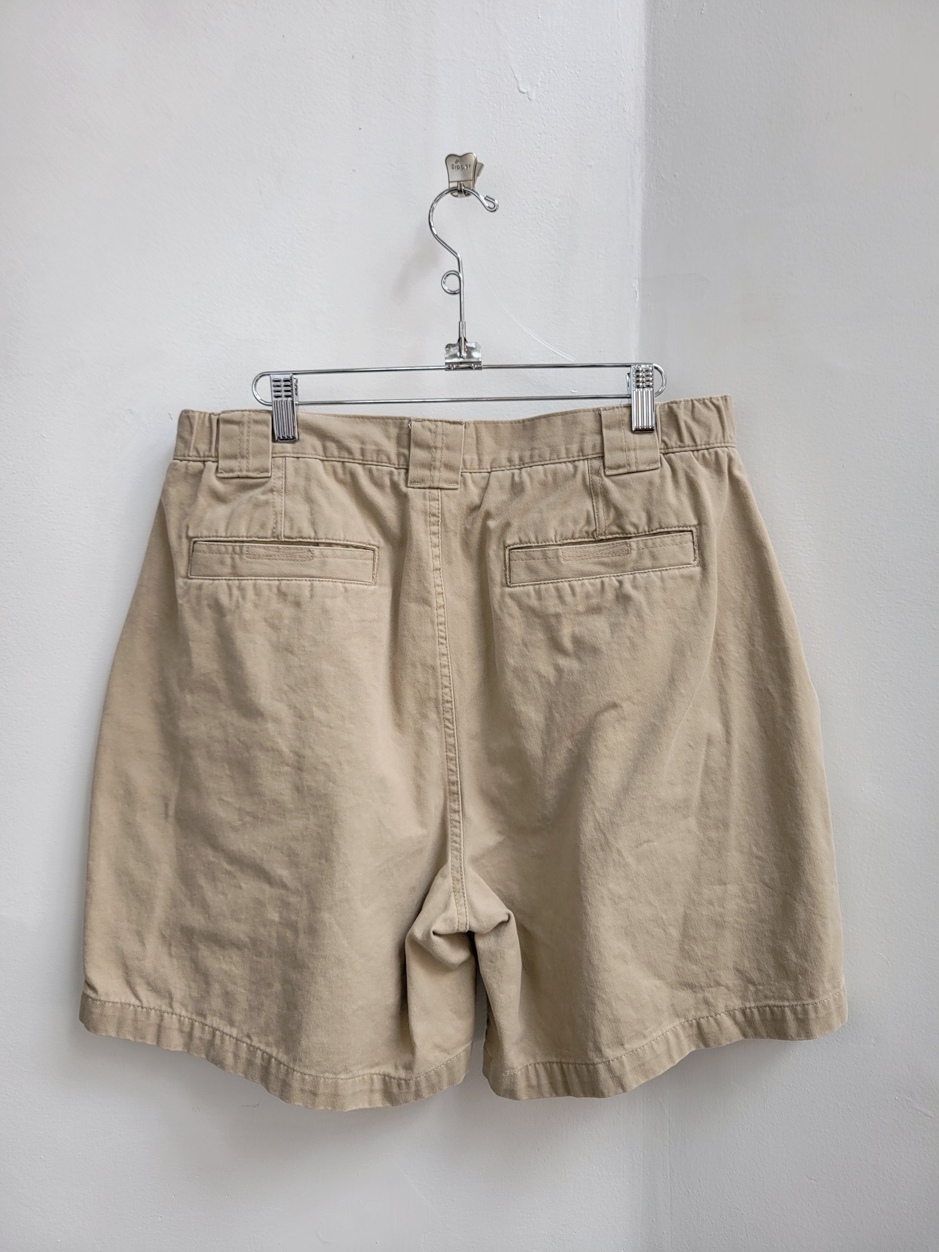 1990 Outdoor khaki cargo shorts, size 36