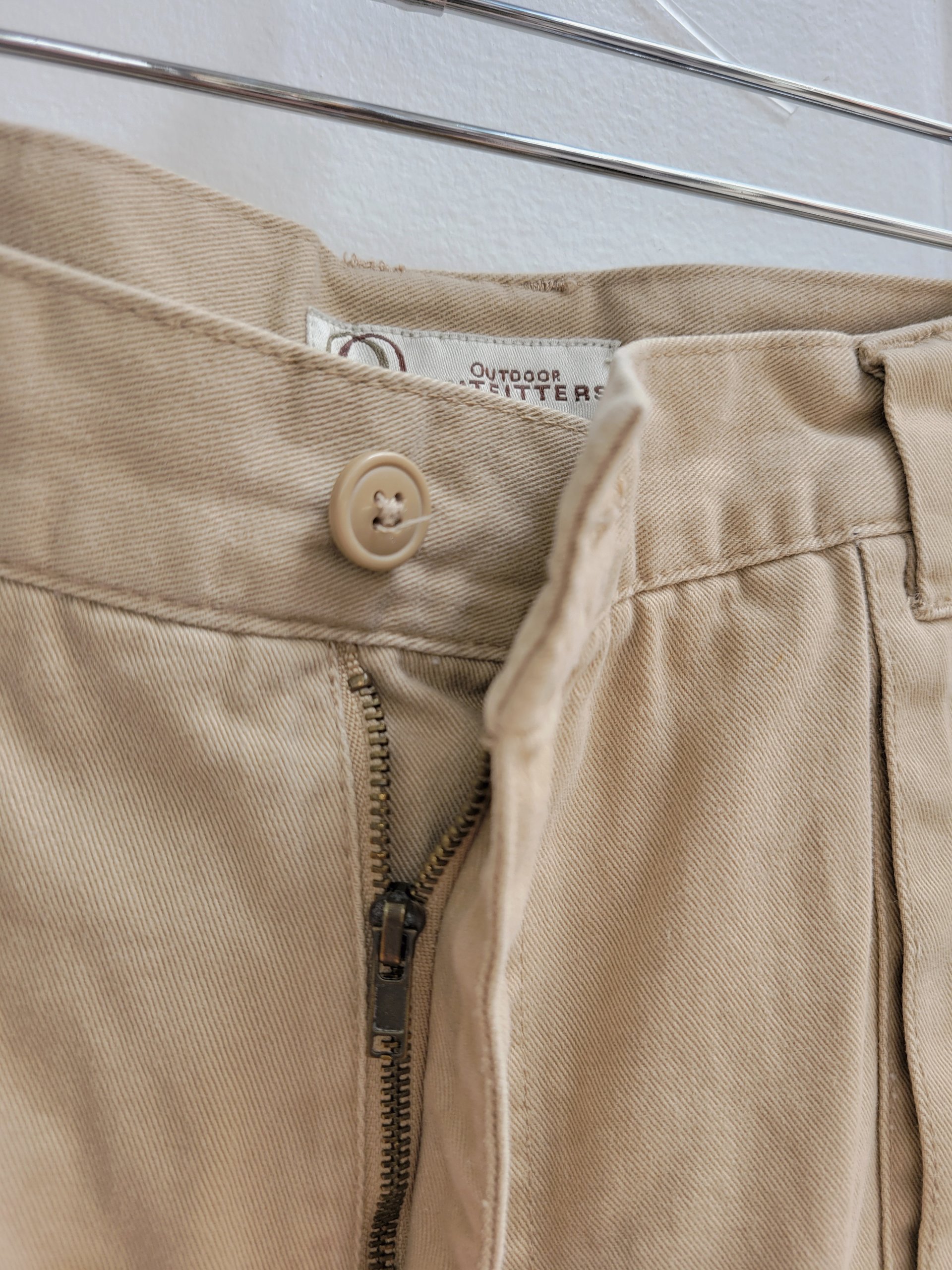 1990 Outdoor khaki cargo shorts, size 36