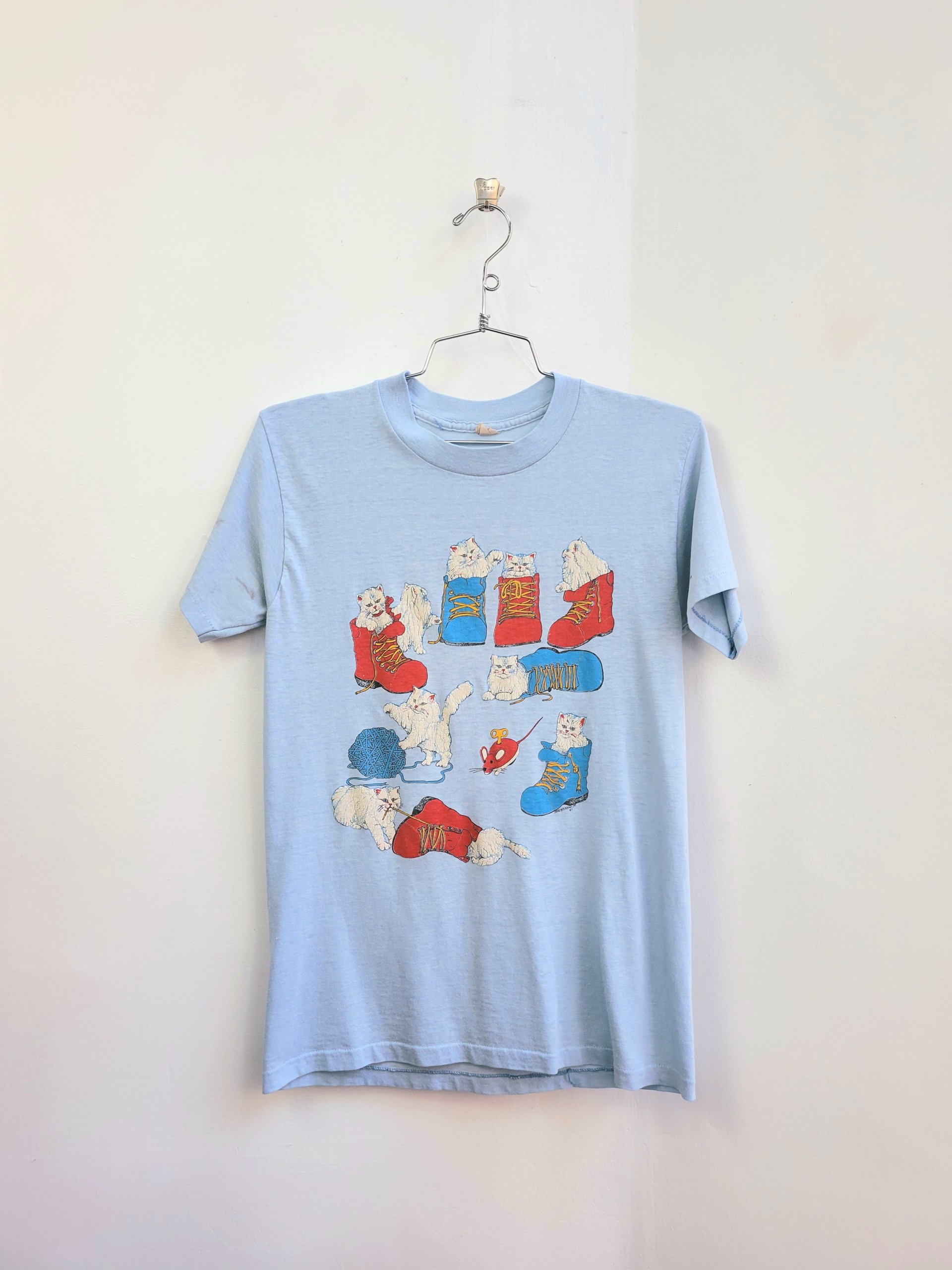 1987 kittens in boots distressed tee shirt, size small