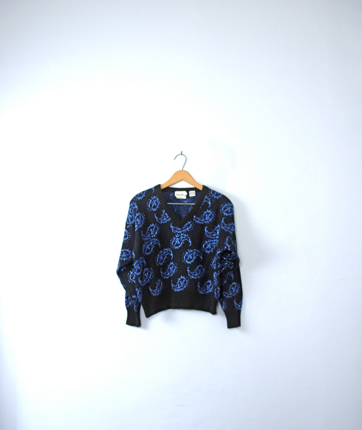 Vintage 80's dark navy sweater with metallic blue paisley designs, crop top, size medium M