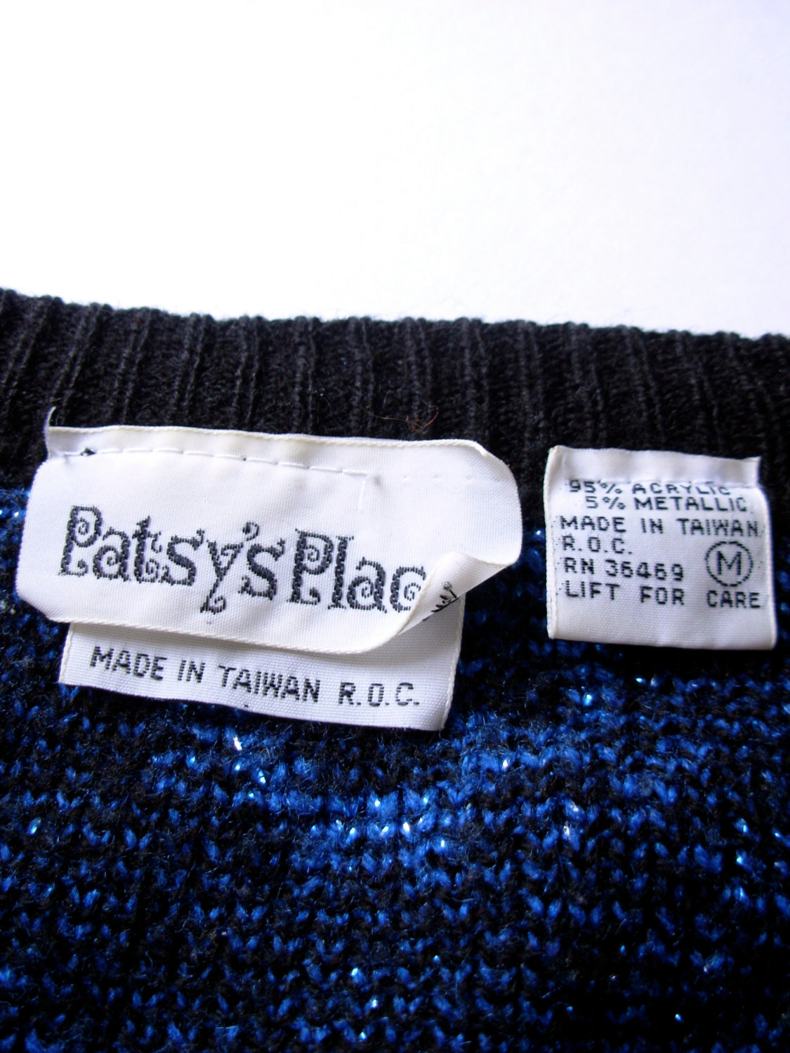 Vintage 80's dark navy sweater with metallic blue paisley designs, crop top, size medium M