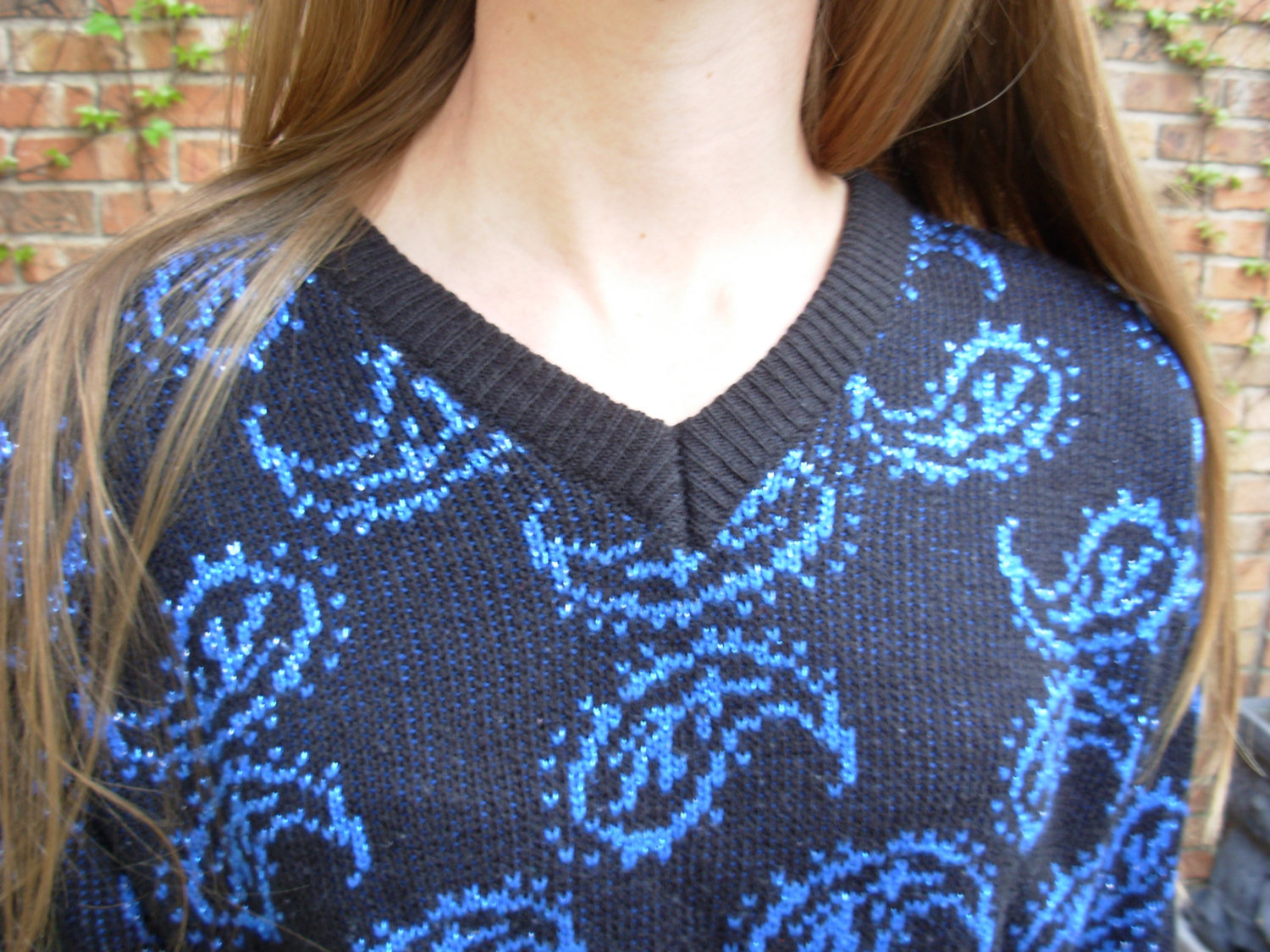 Vintage 80's dark navy sweater with metallic blue paisley designs, crop top, size medium M