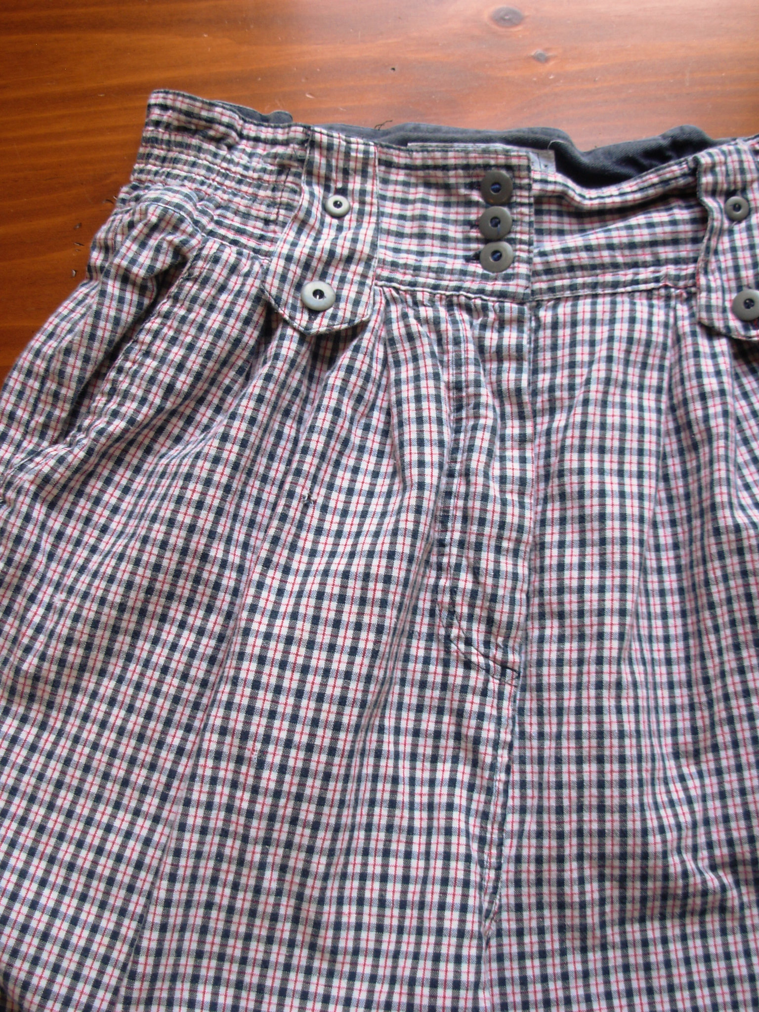 80's distressed plaid high waisted pleated shorts, women's size medium