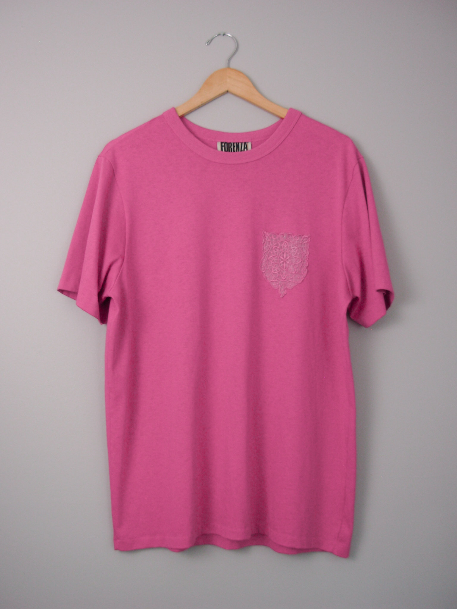 80's plain pink tee shirt with pocket, size medium