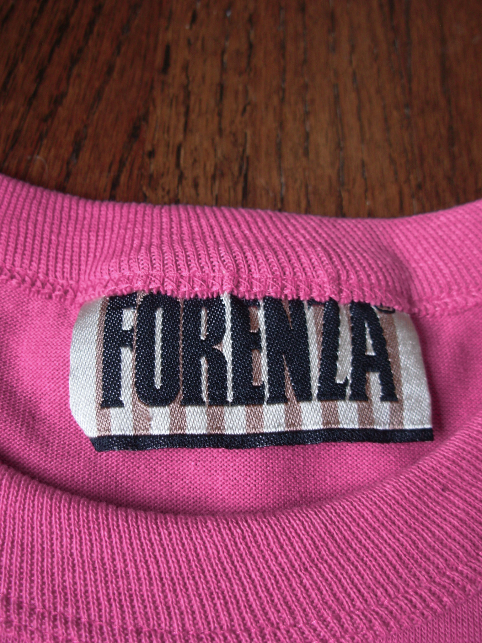 80's plain pink tee shirt with pocket, size medium