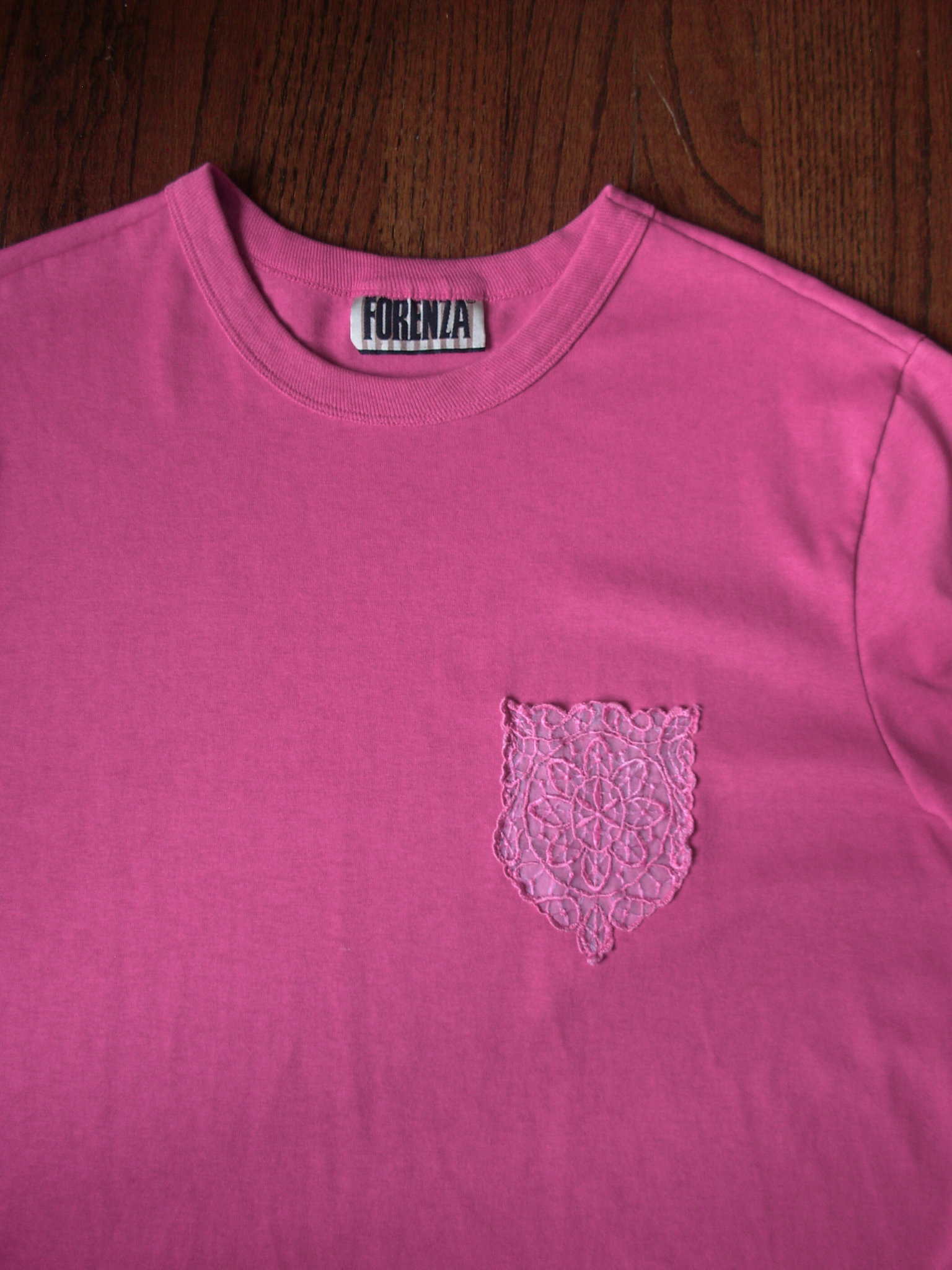80's plain pink tee shirt with pocket, size medium