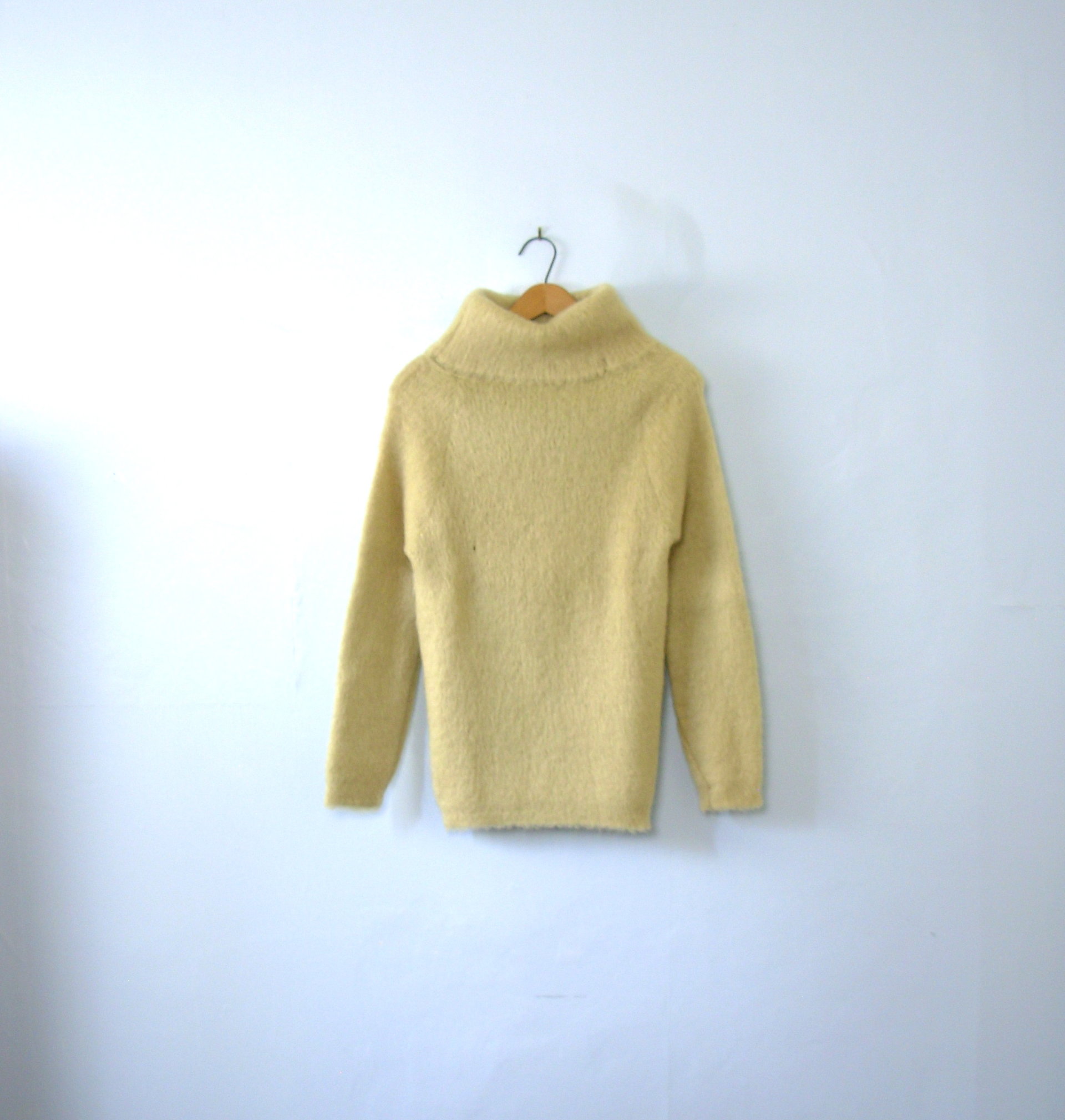 Vintage 60's pale yellow chartreuse Mohair turtleneck sweater, women's size small