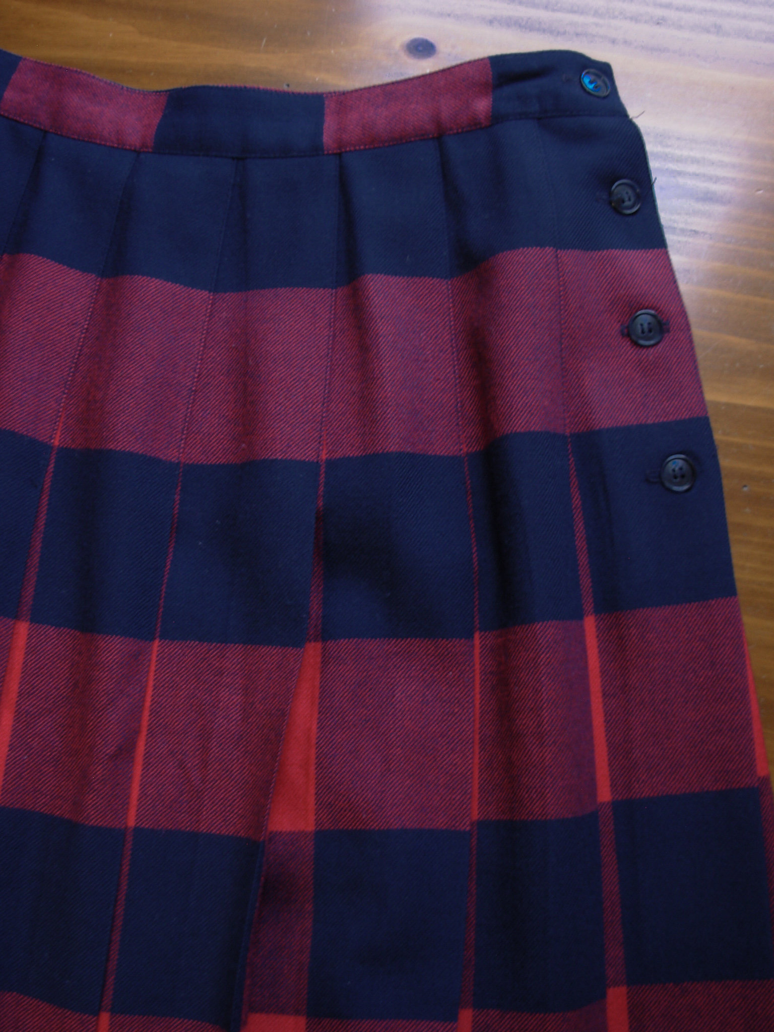 Vintage 80's red and navy plaid pleated wool midi skirt, women's size 10
