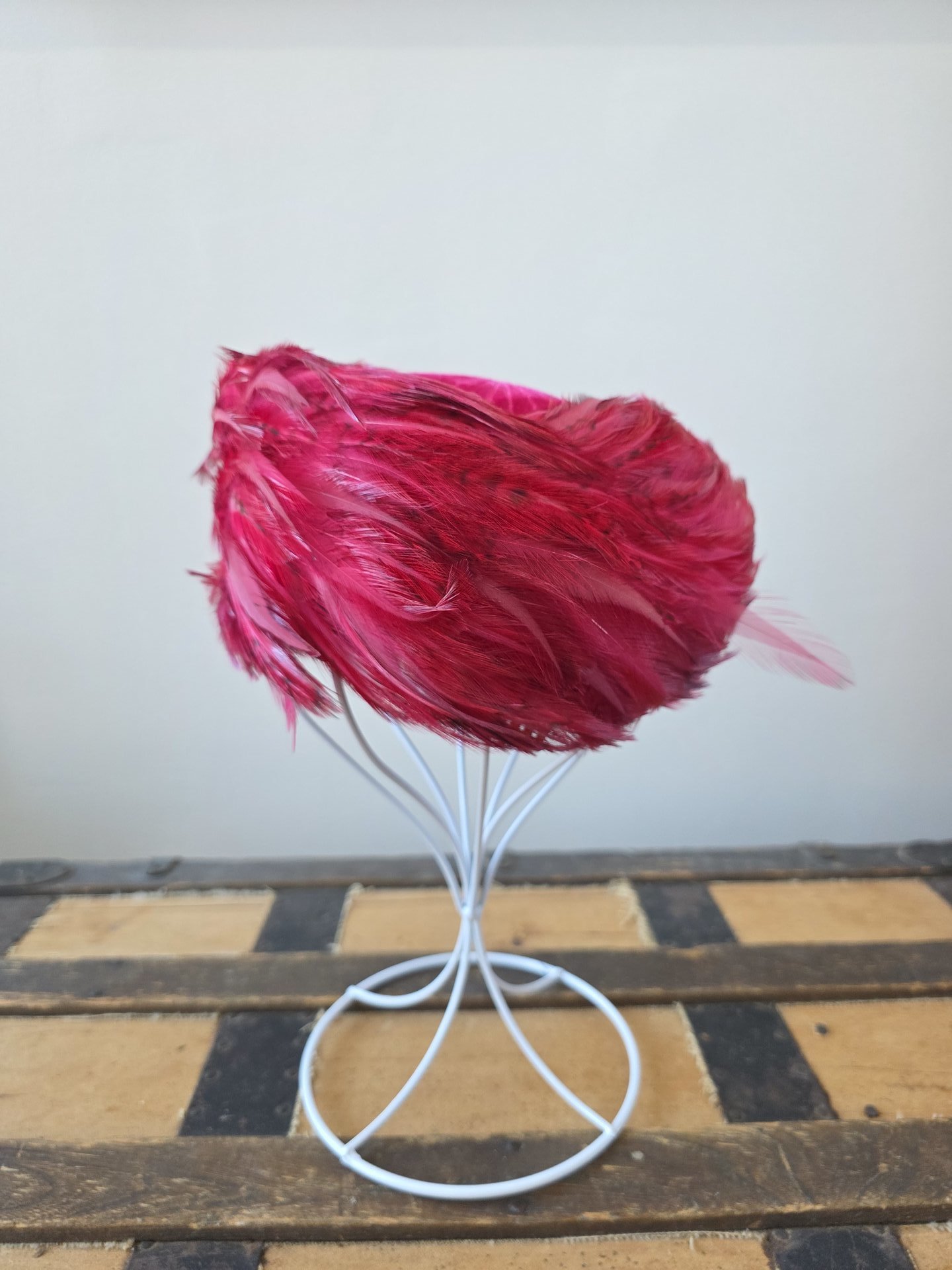 1950 Cecille Lorraine fuchsia pink feather pill box hat