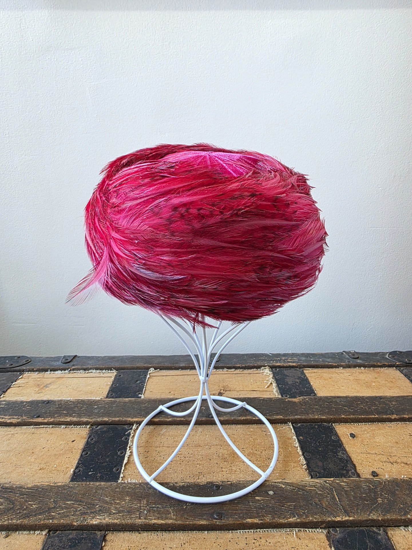 1950 Cecille Lorraine fuchsia pink feather pill box hat