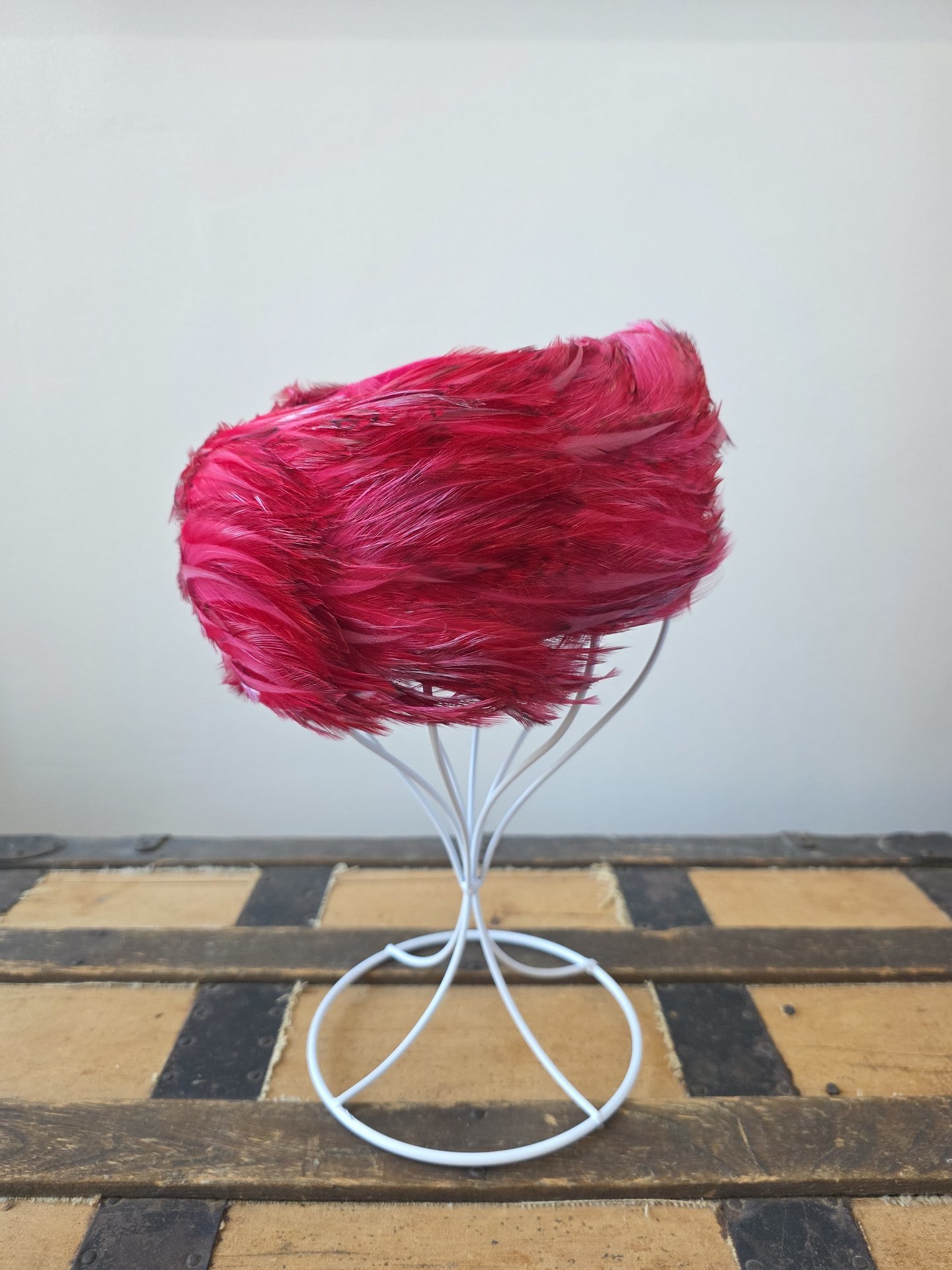 1950 Cecille Lorraine fuchsia pink feather pill box hat