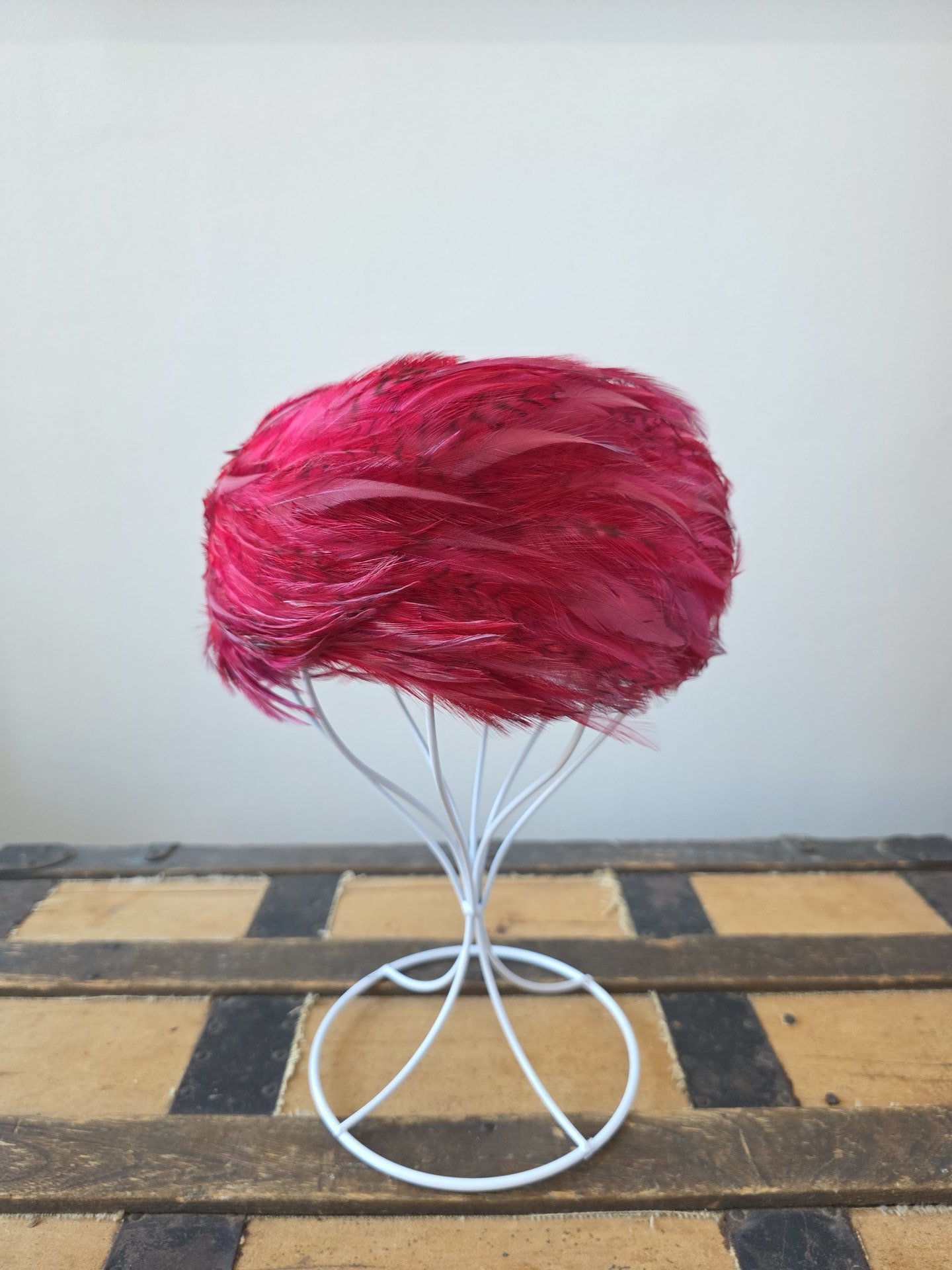 1950 Cecille Lorraine fuchsia pink feather pill box hat