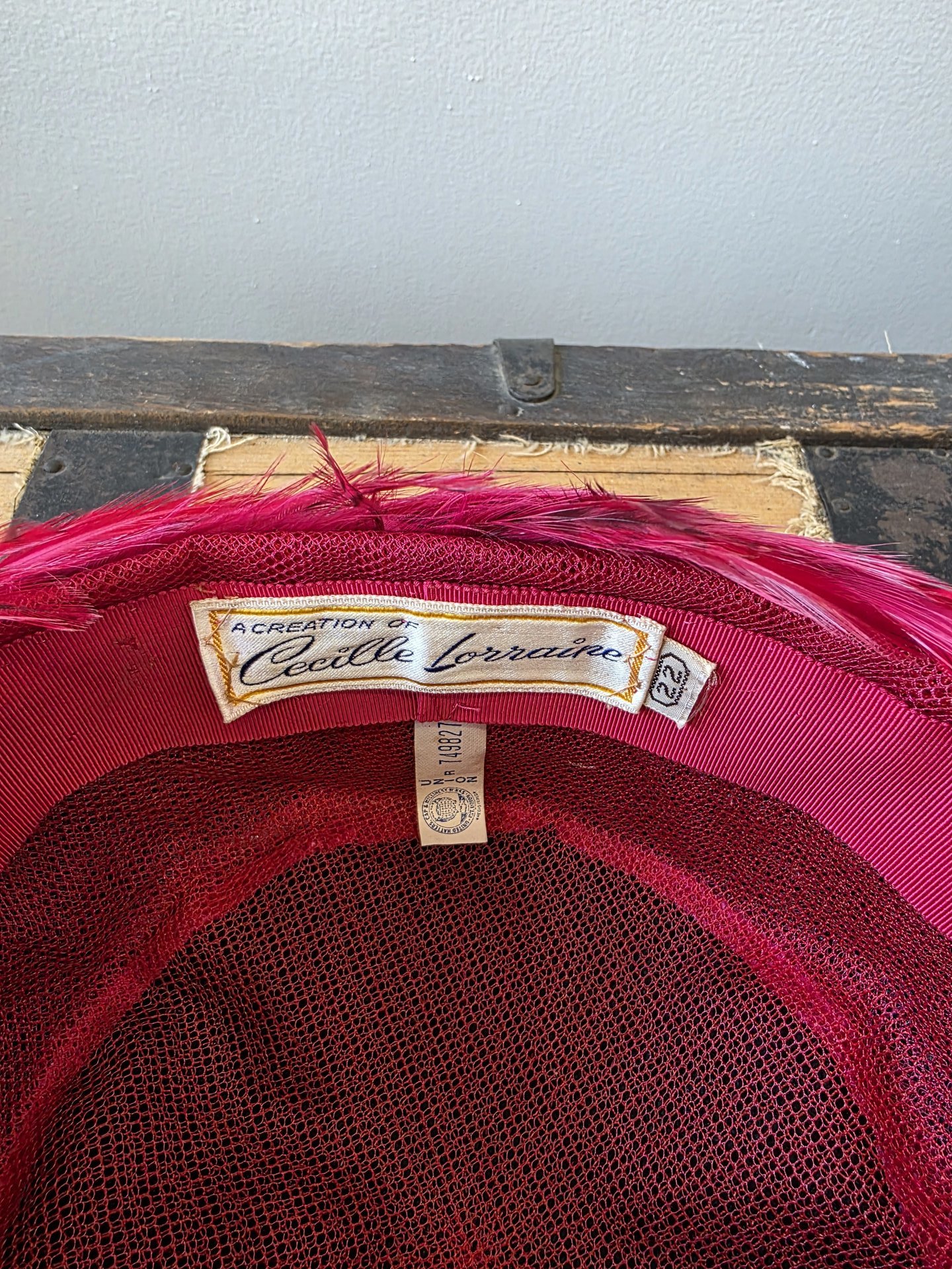 1950 Cecille Lorraine fuchsia pink feather pill box hat