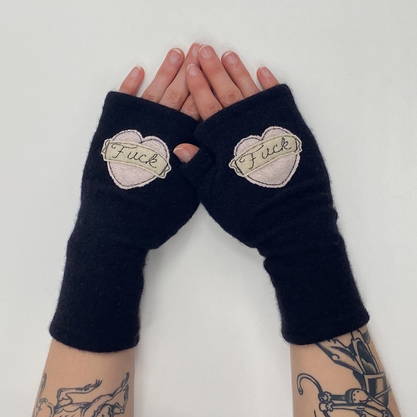 Upcycled cashmere gloves