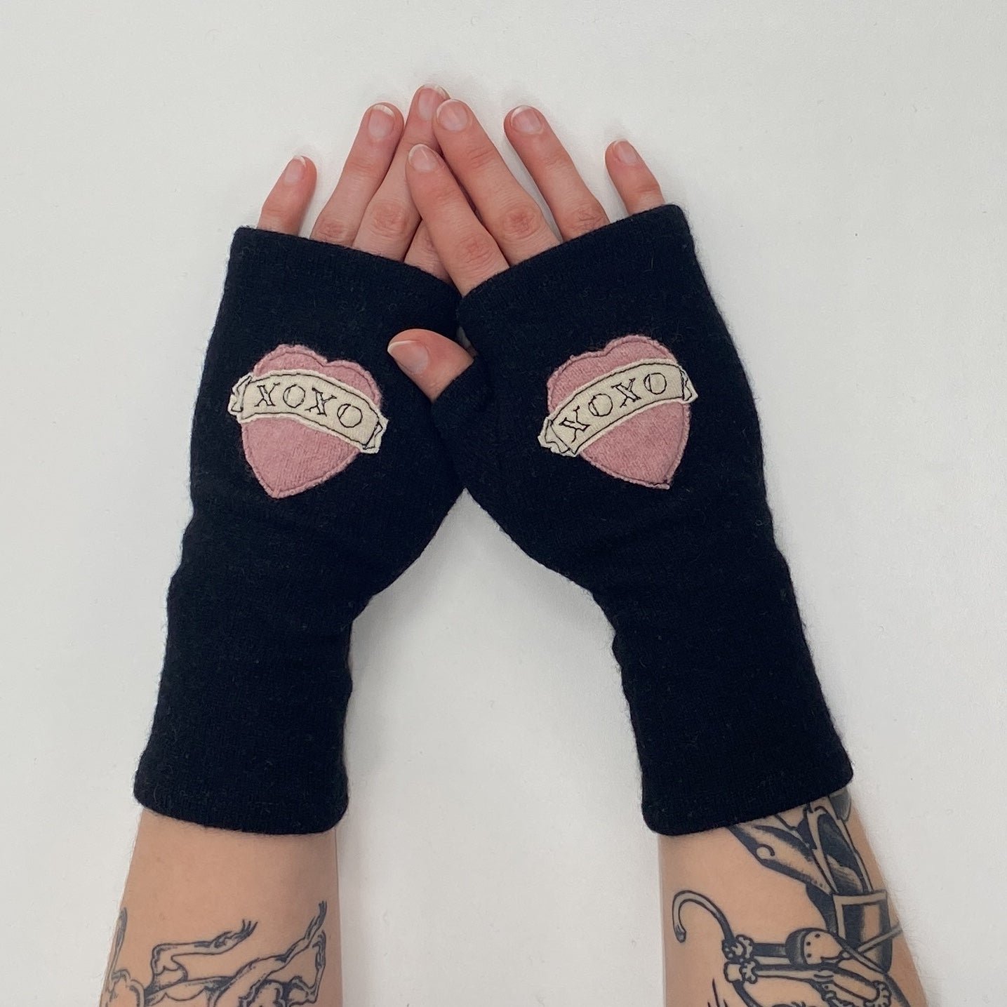 Upcycled cashmere gloves
