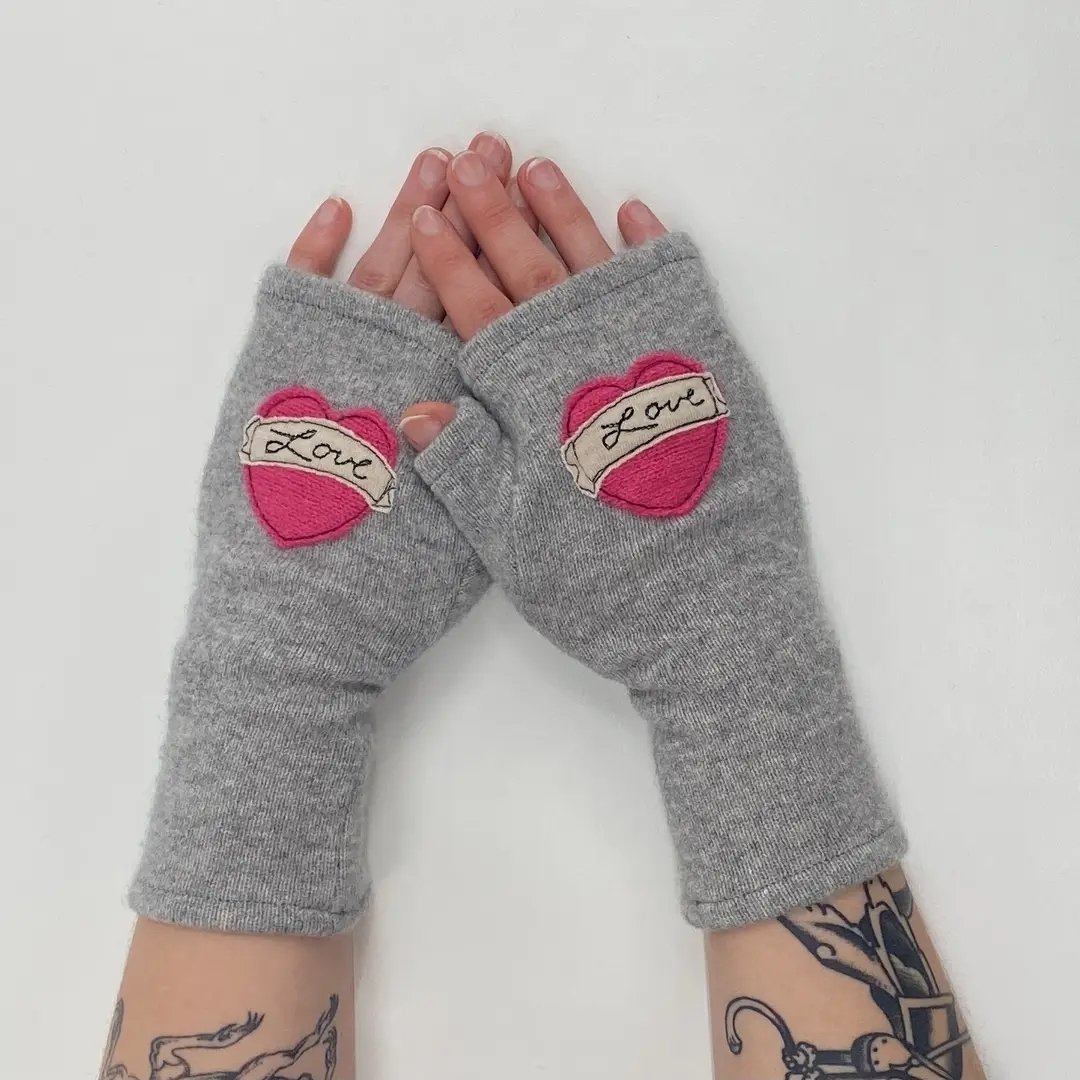 Upcycled cashmere gloves