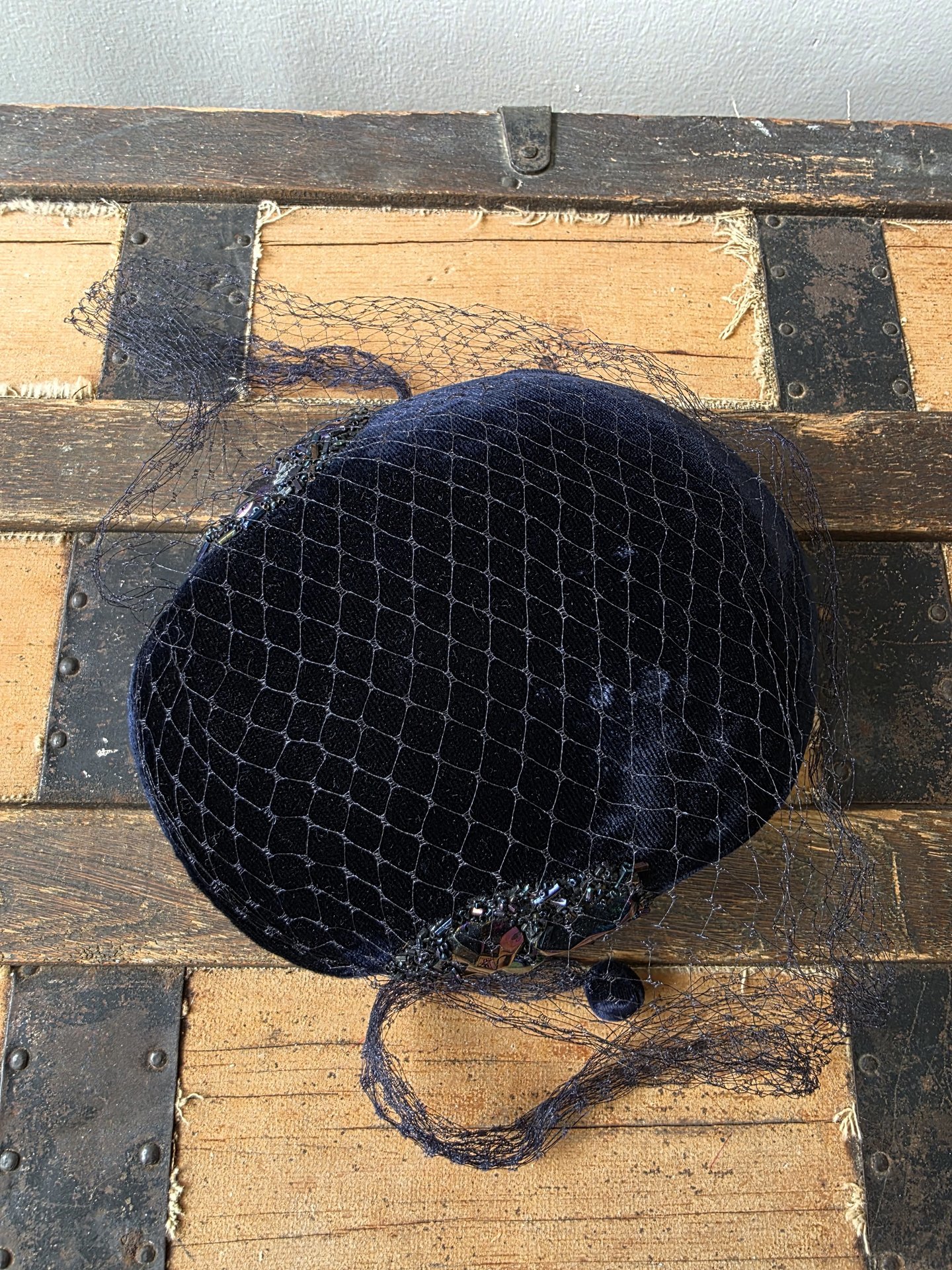 1950 blue velvet crescent fascinator hat