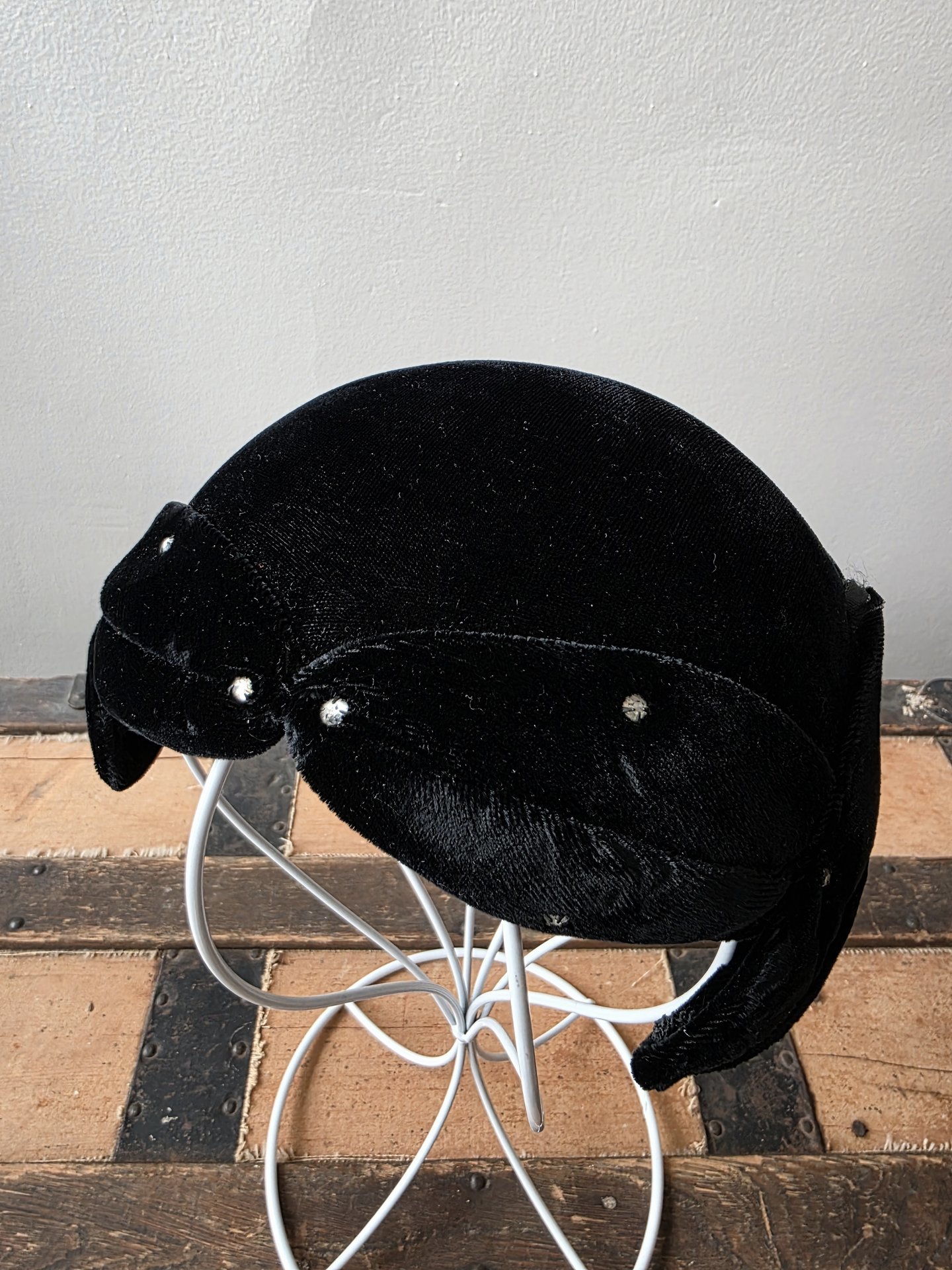 1950 Eva Mae black velvet crescent fascinator hat