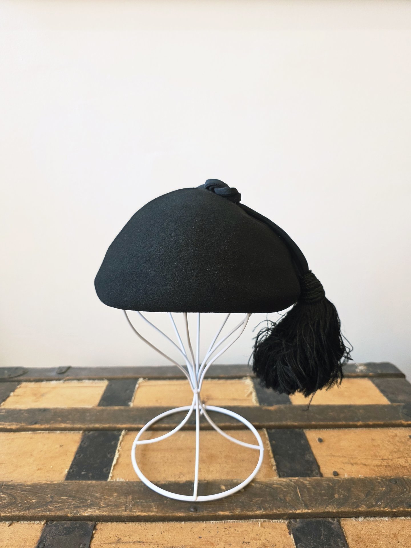 1940 New Cap Henry Pollak black wool beret tilt hat