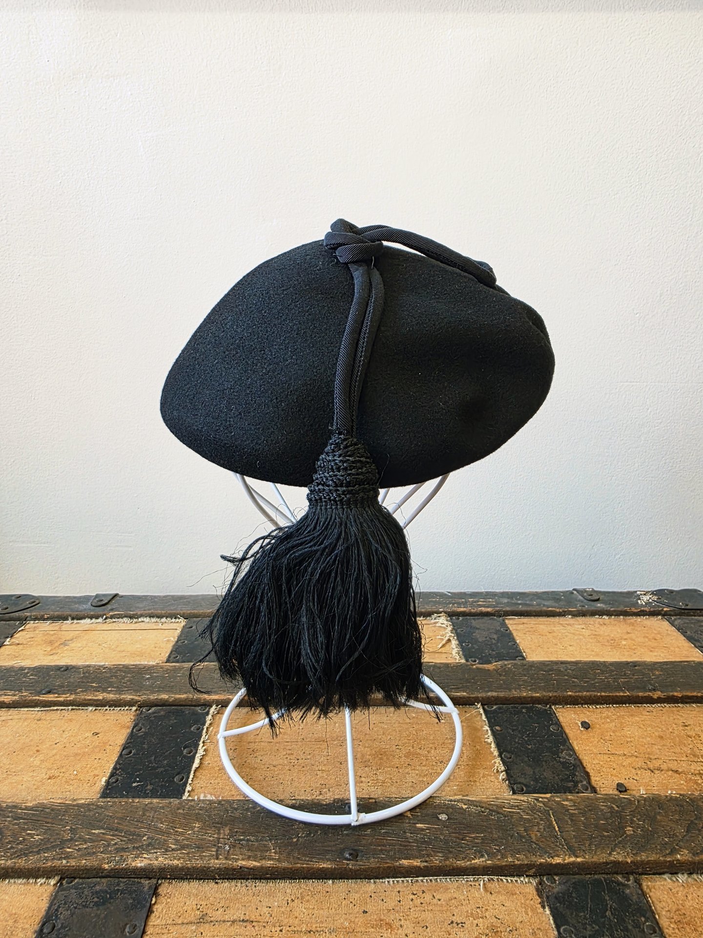 1940 New Cap Henry Pollak black wool beret tilt hat