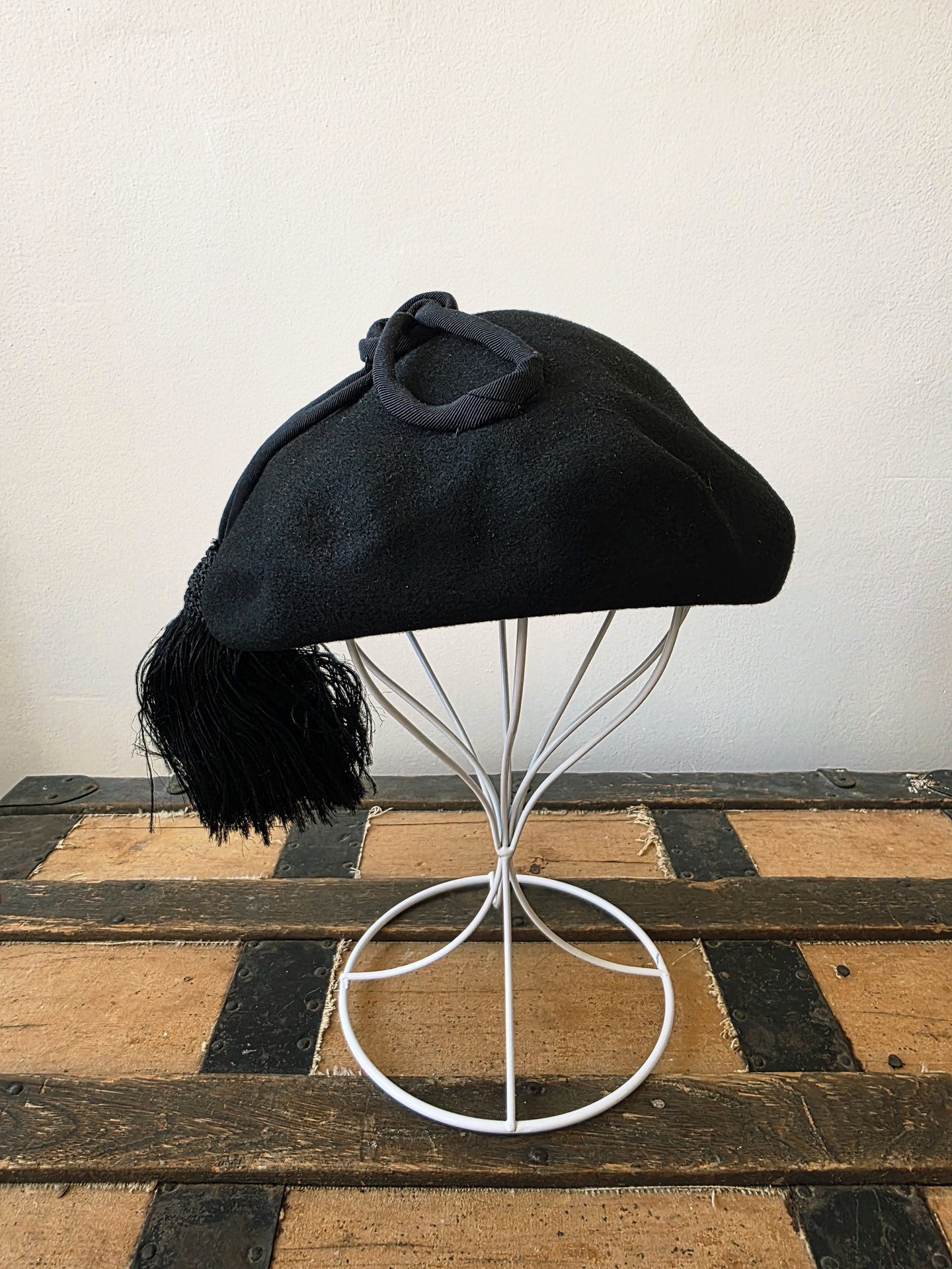 1940 New Cap Henry Pollak black wool beret tilt hat