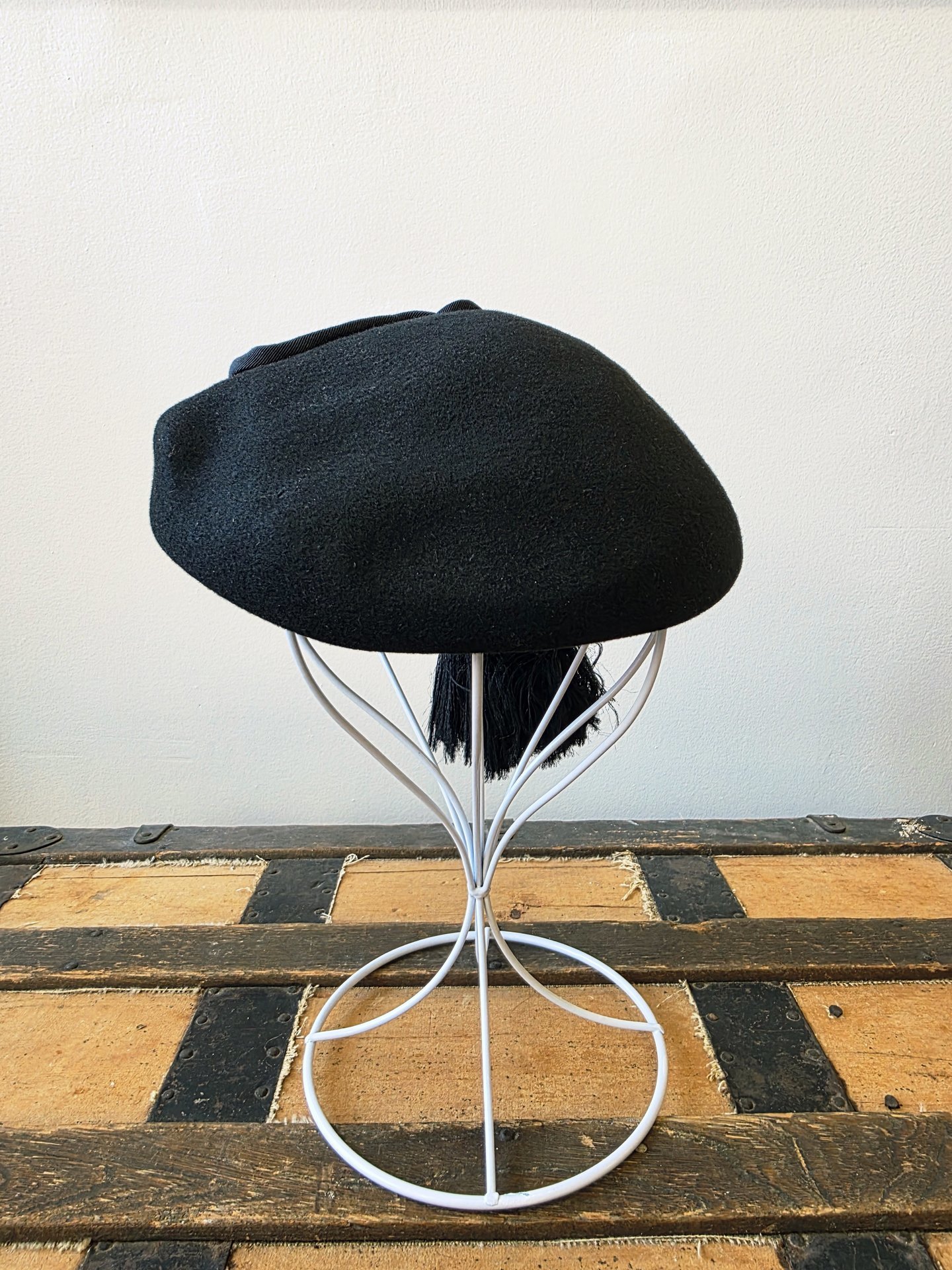 1940 New Cap Henry Pollak black wool beret tilt hat
