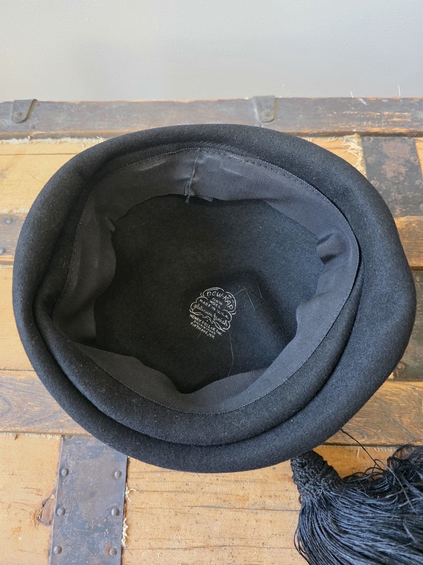 1940 New Cap Henry Pollak black wool beret tilt hat