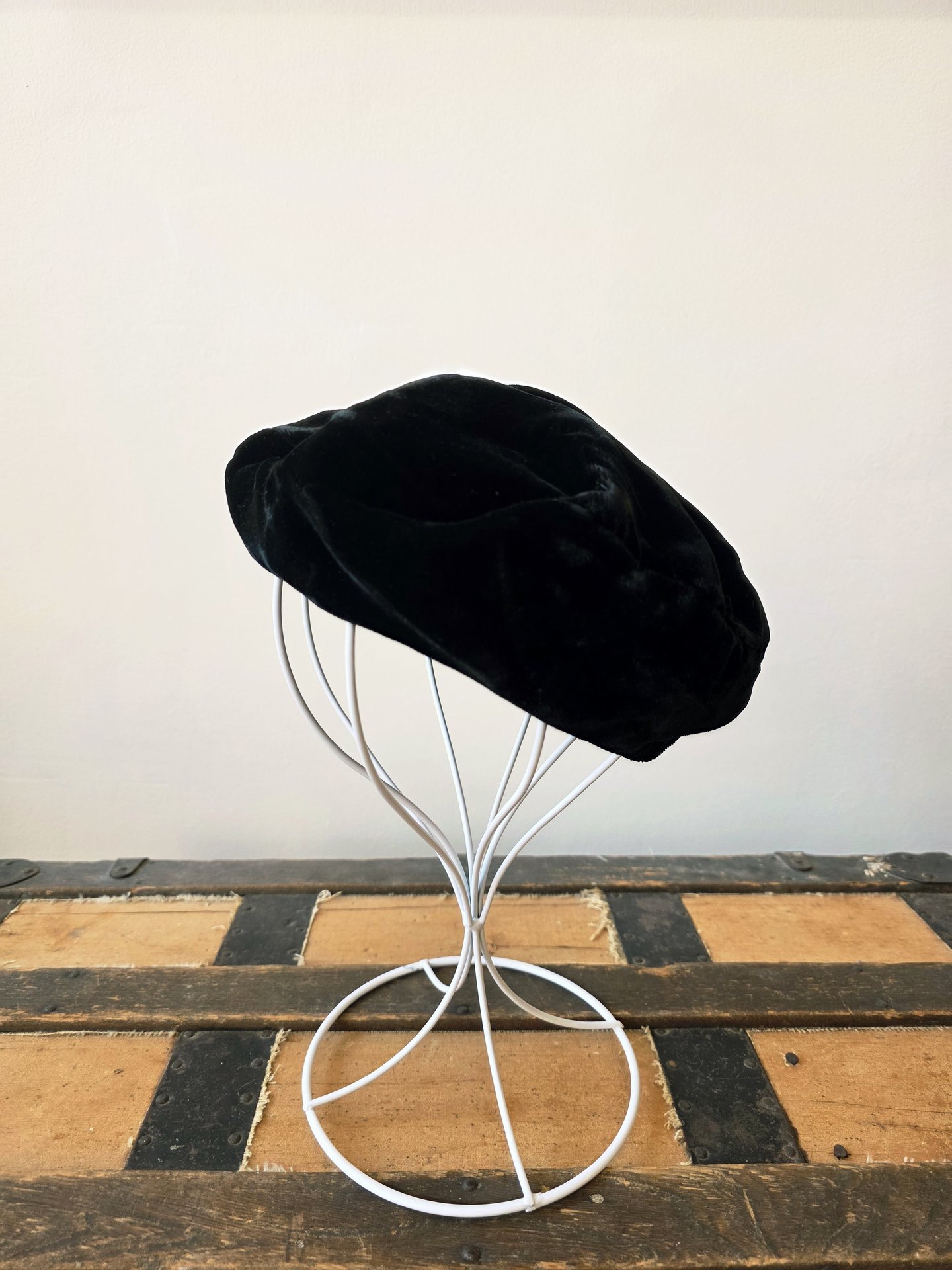 1940 silk black velvet beret tilt hat