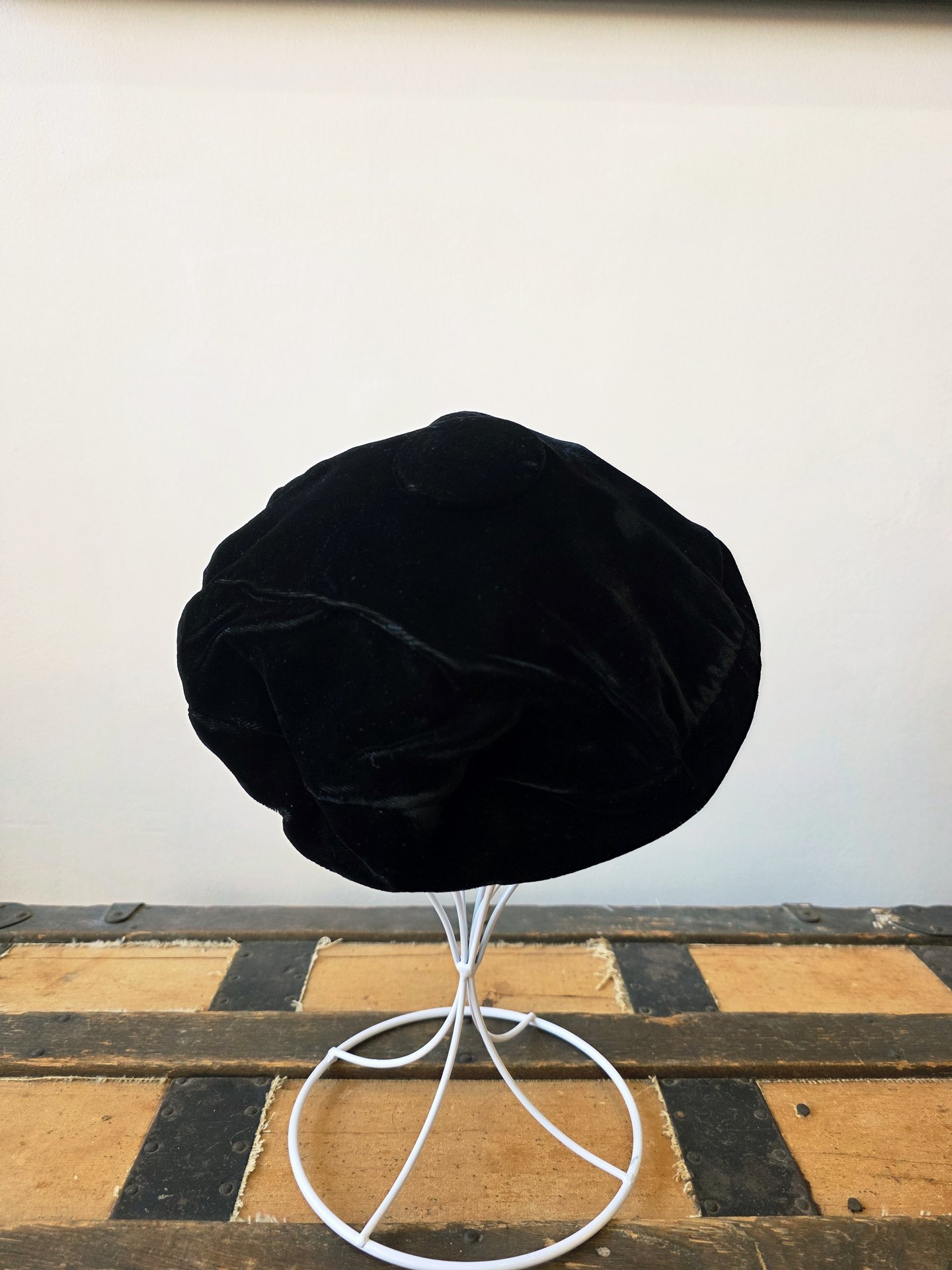 1940 silk black velvet beret tilt hat