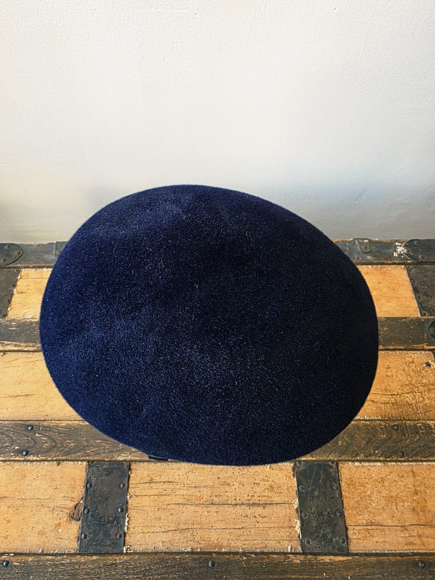 1960 Paris Boutique navy blue fur felt driving hat