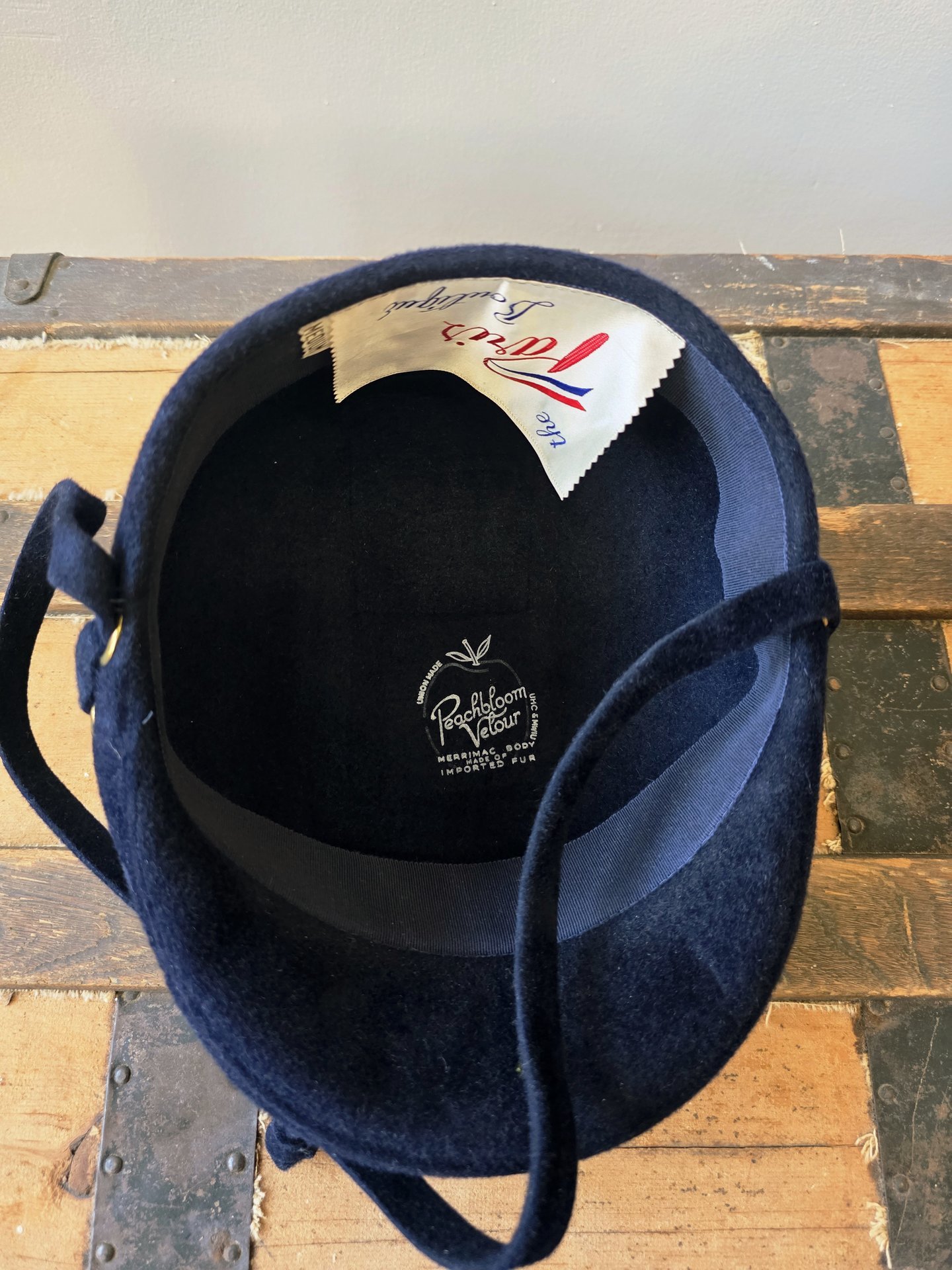 1960 Paris Boutique navy blue fur felt driving hat