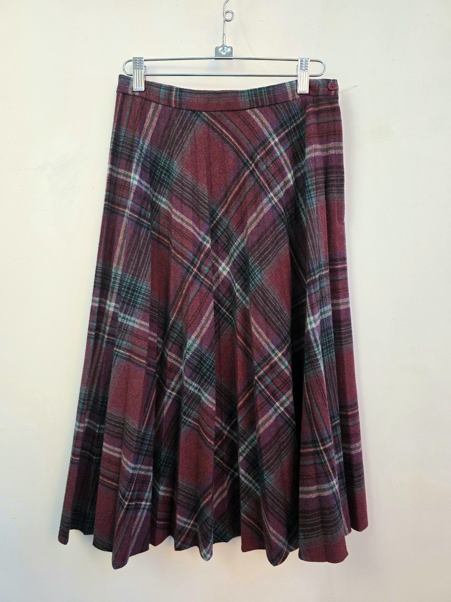 1970 burgundy plaid wool pleated skirt, small
