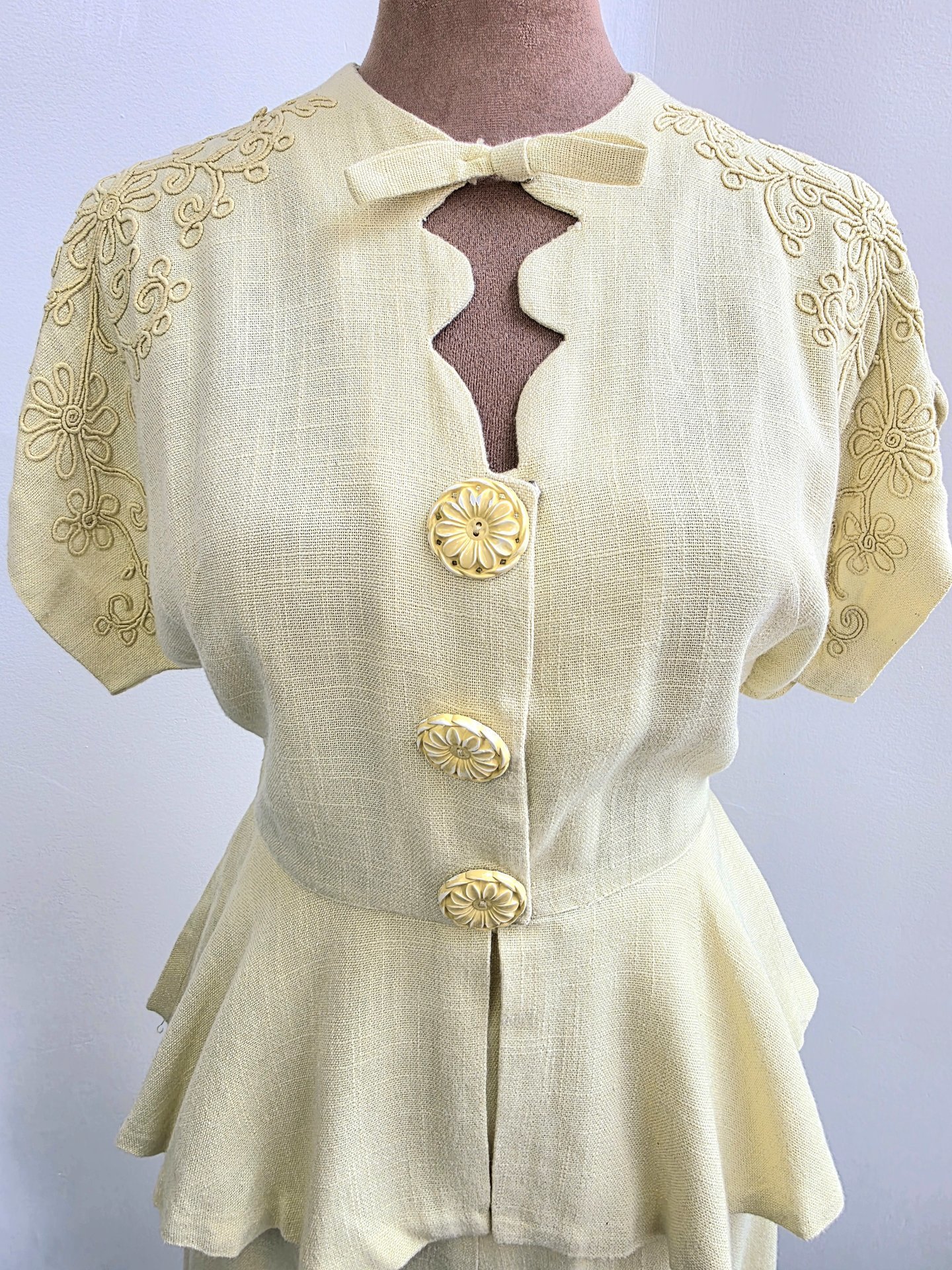 1940 pale yellow peplum blouse + skirt set, size xs