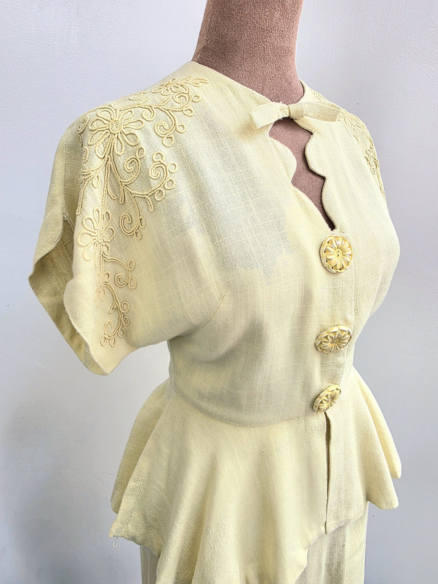 1940 pale yellow peplum blouse + skirt set, size xs