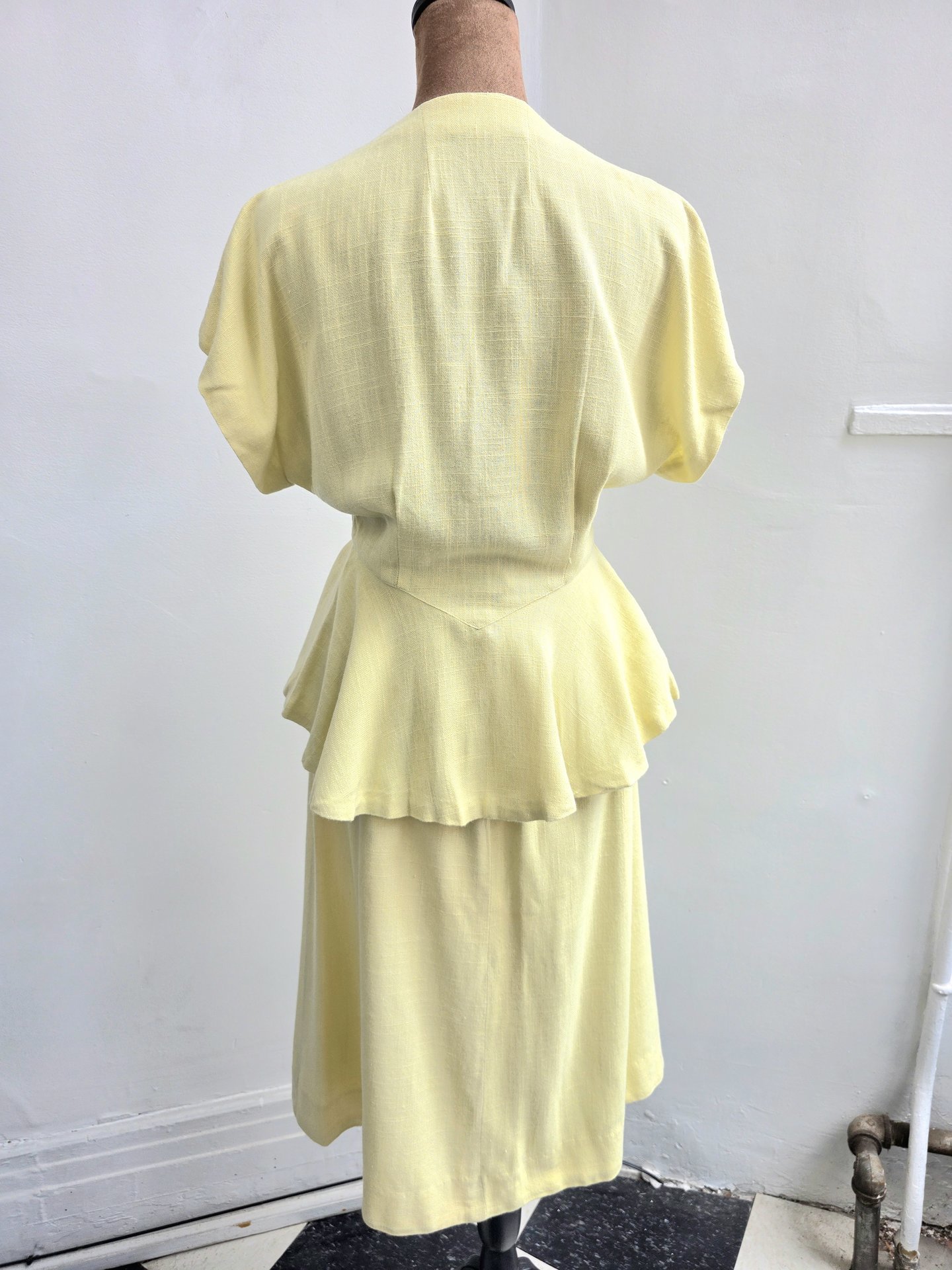 1940 pale yellow peplum blouse + skirt set, size xs