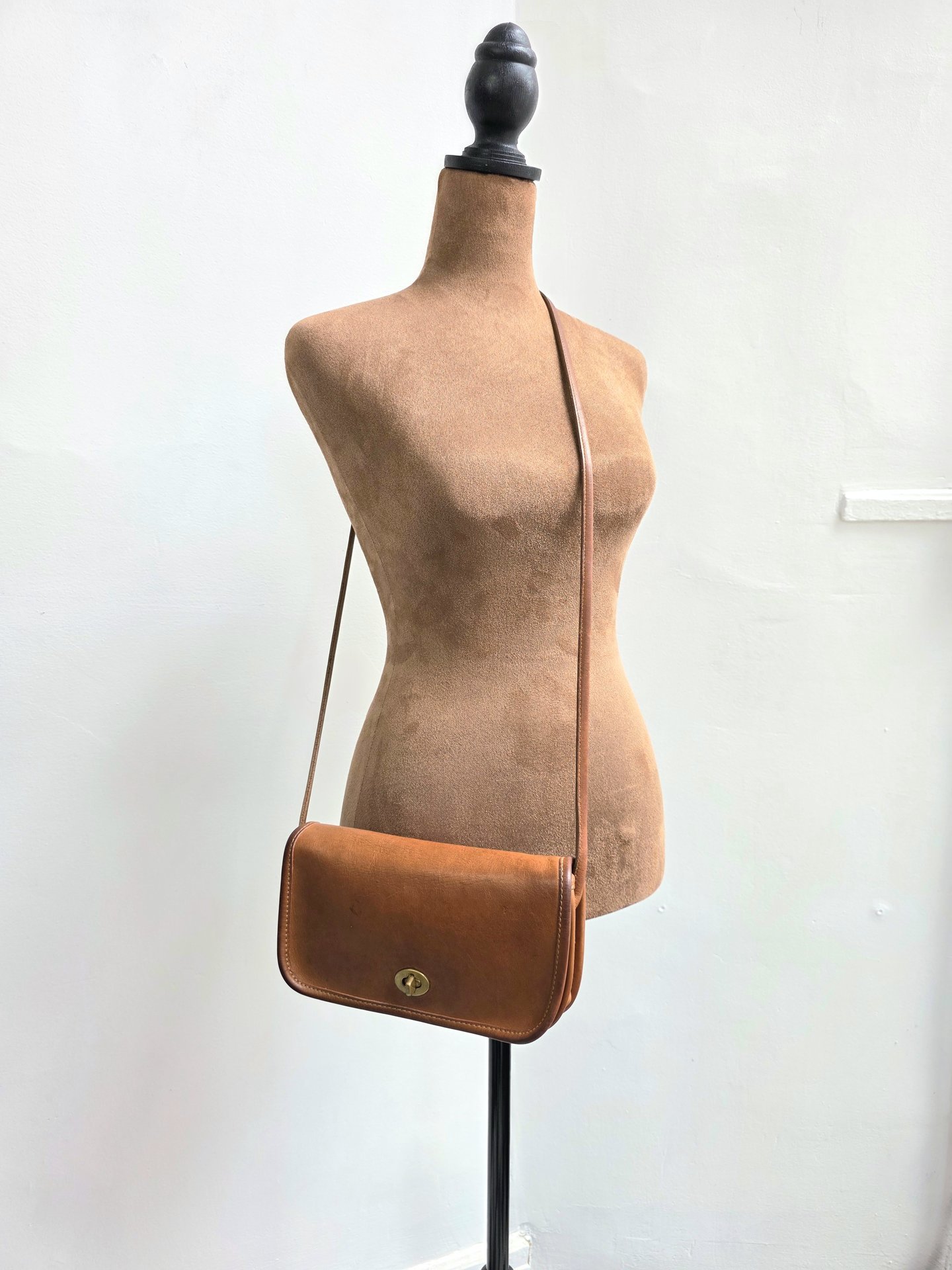 1980 COACH Dinky brown leather crossbody bag