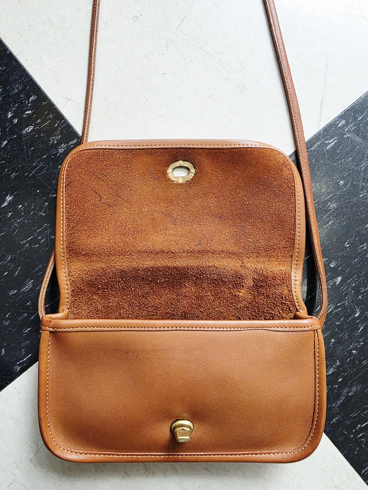 1980 COACH Dinky brown leather crossbody bag