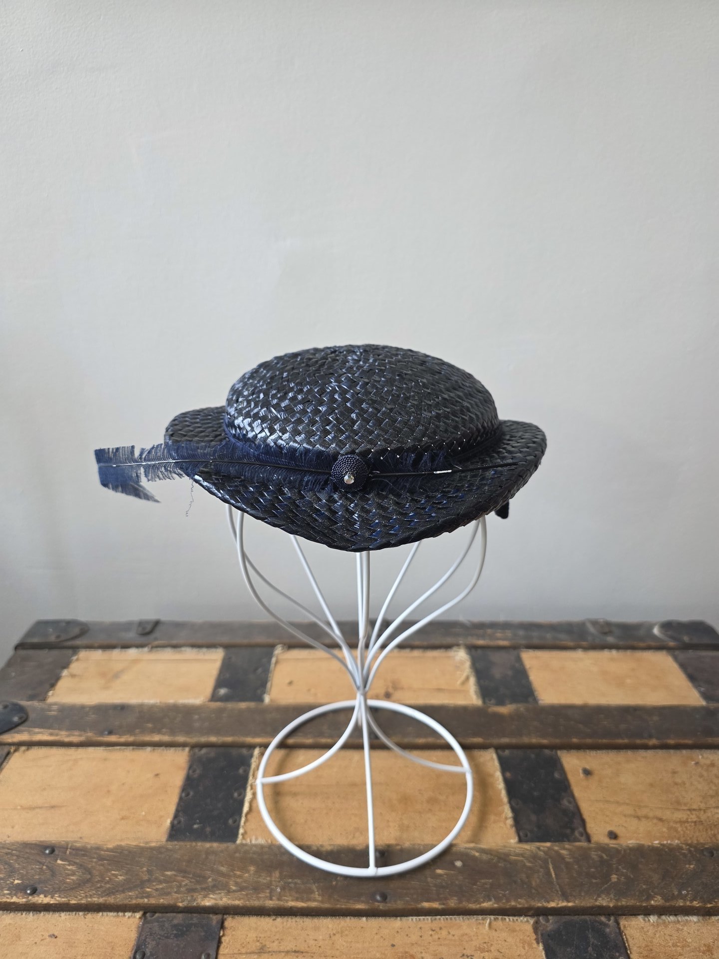 1940 dark blue navy fascinator hat with feather