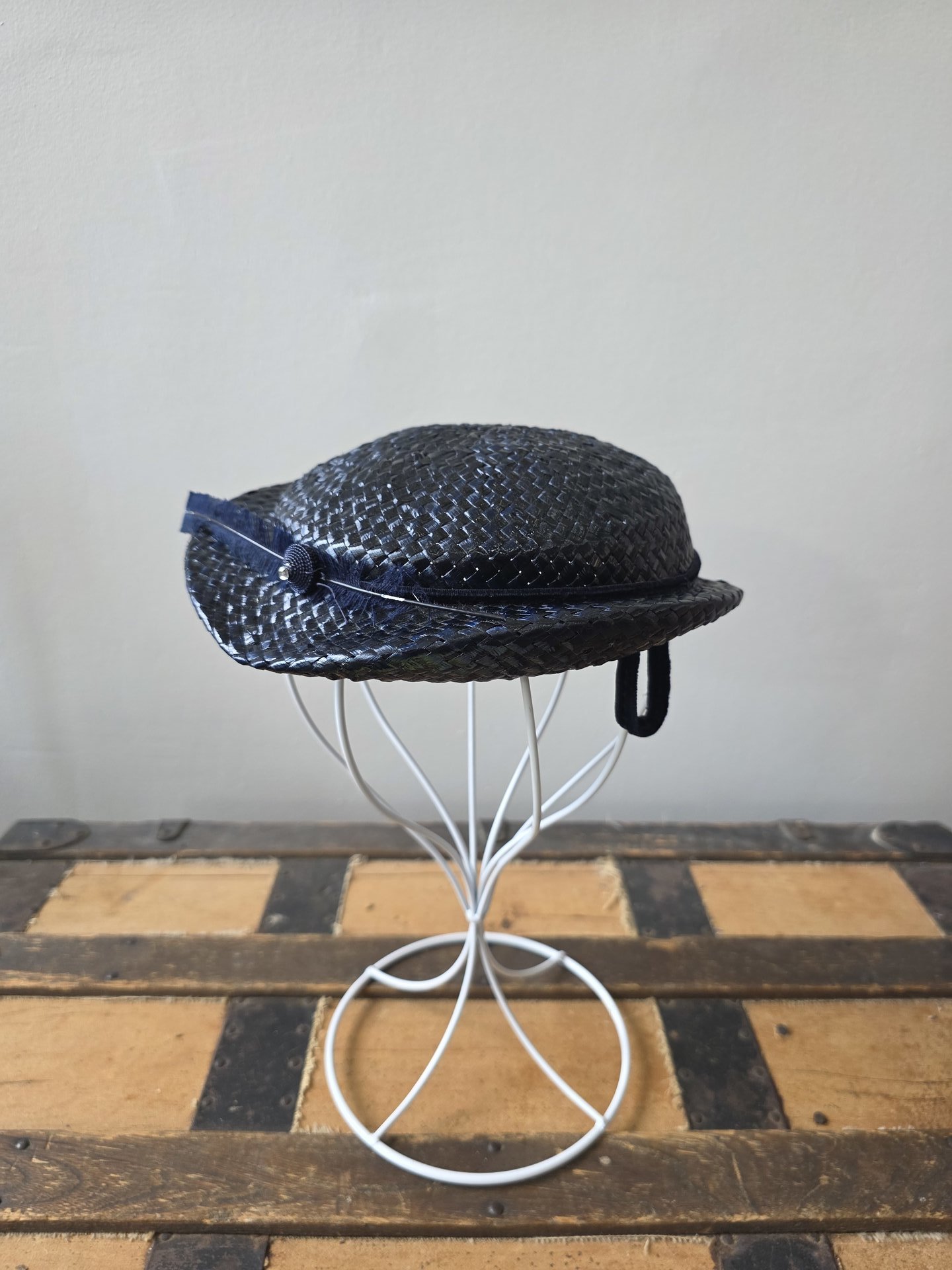 1940 dark blue navy fascinator hat with feather
