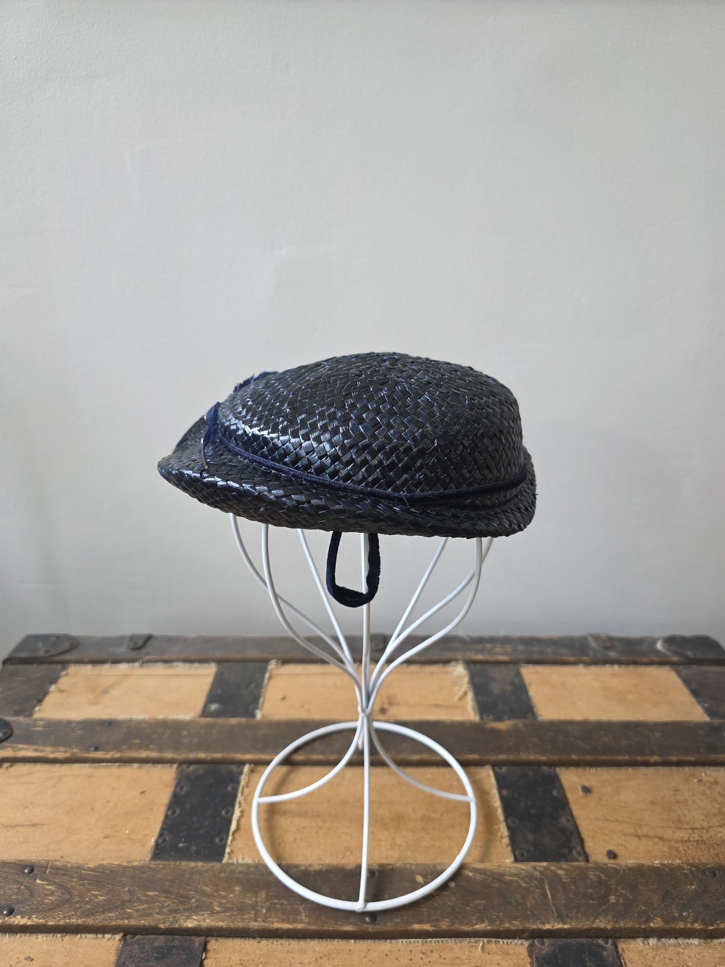 1940 dark blue navy fascinator hat with feather