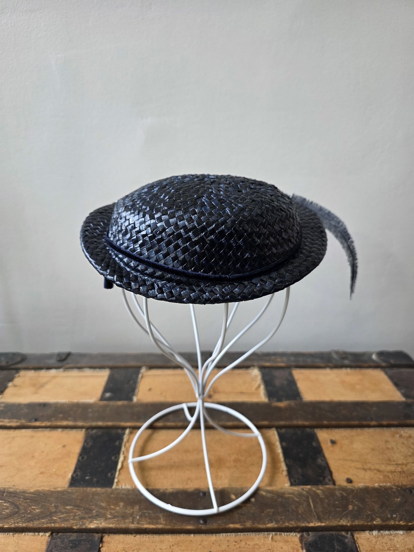1940 dark blue navy fascinator hat with feather